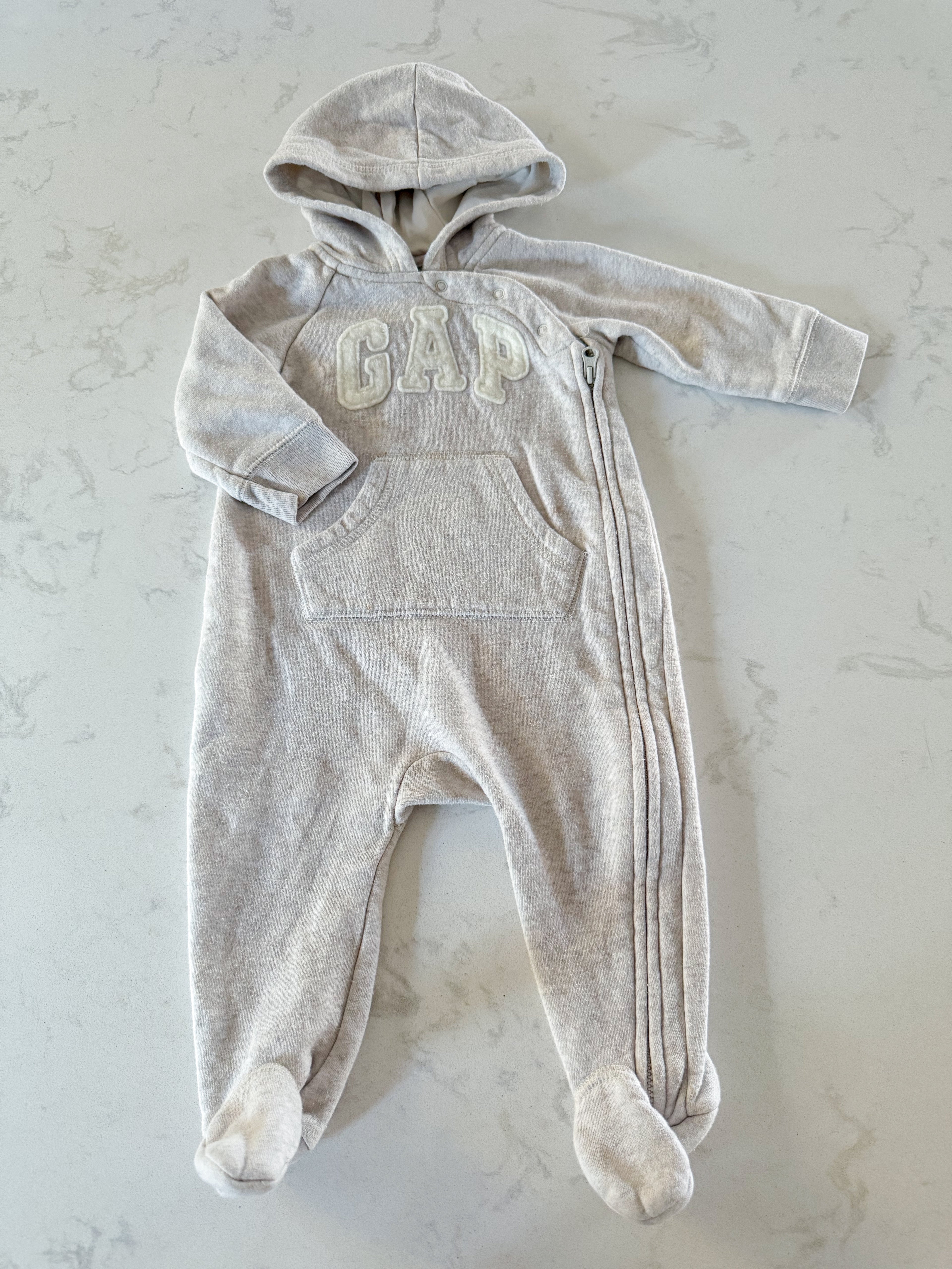 Gap- 3-6m- GUC- cream coloured footie one piece sweat suit