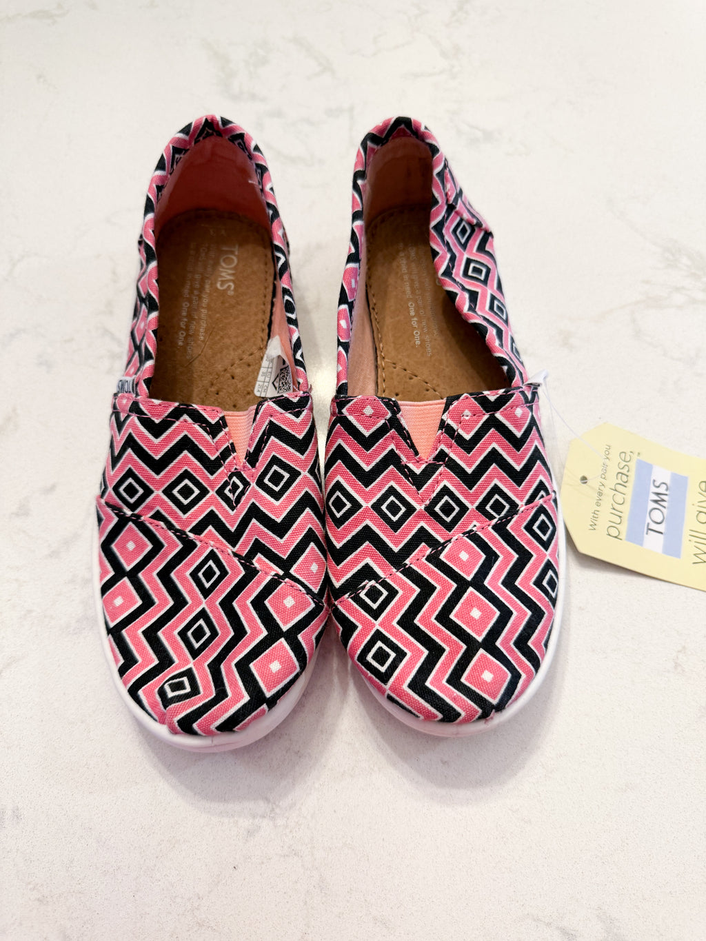 TOMS- 3Y- BNWT- pink and black pattern canvas shoes