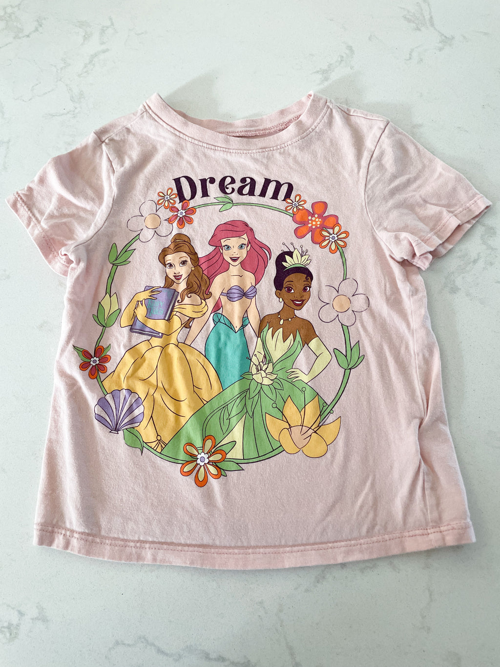 Disney-3T-GUC- light pink t shirt with princesses