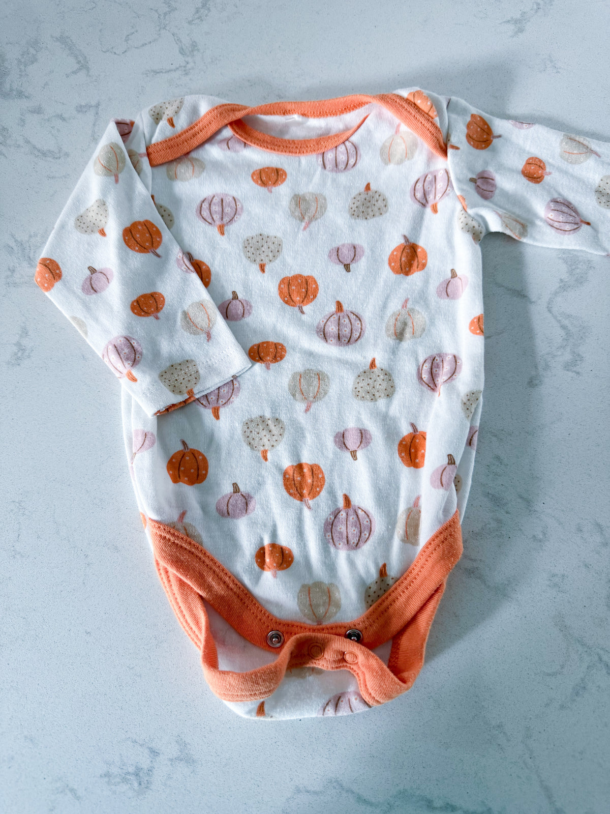 Chickpea- 3-6m- VGUC- long sleeve white bodysuit with multicoloured pumpkins