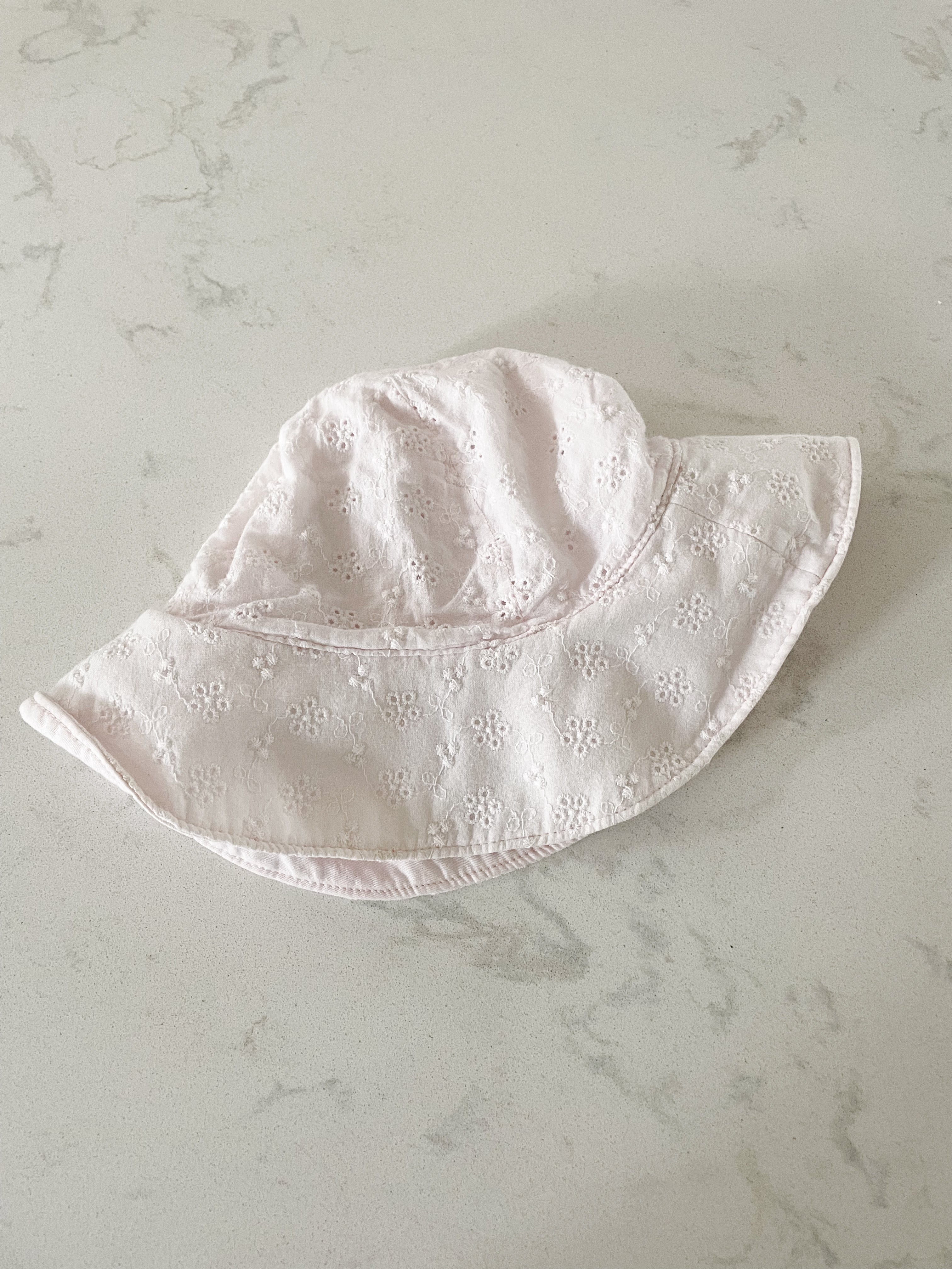 Baby Gap- 6-12m- VGUC- light pink lace sun hat
