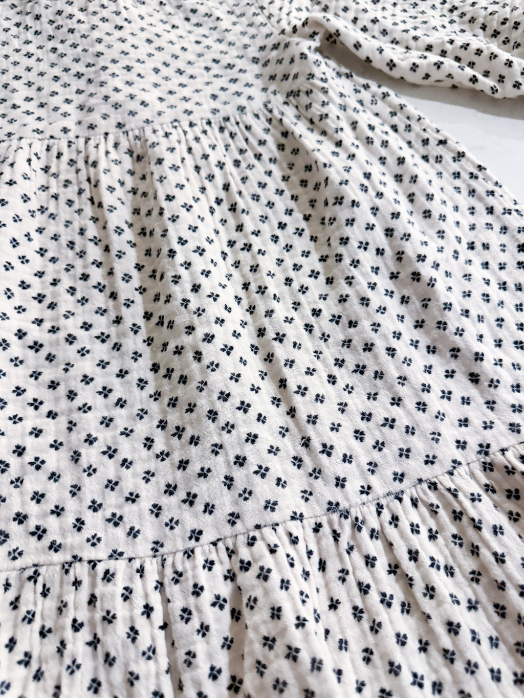 Zara- 3-4Y- VGUC- beige dress with speckle pattern