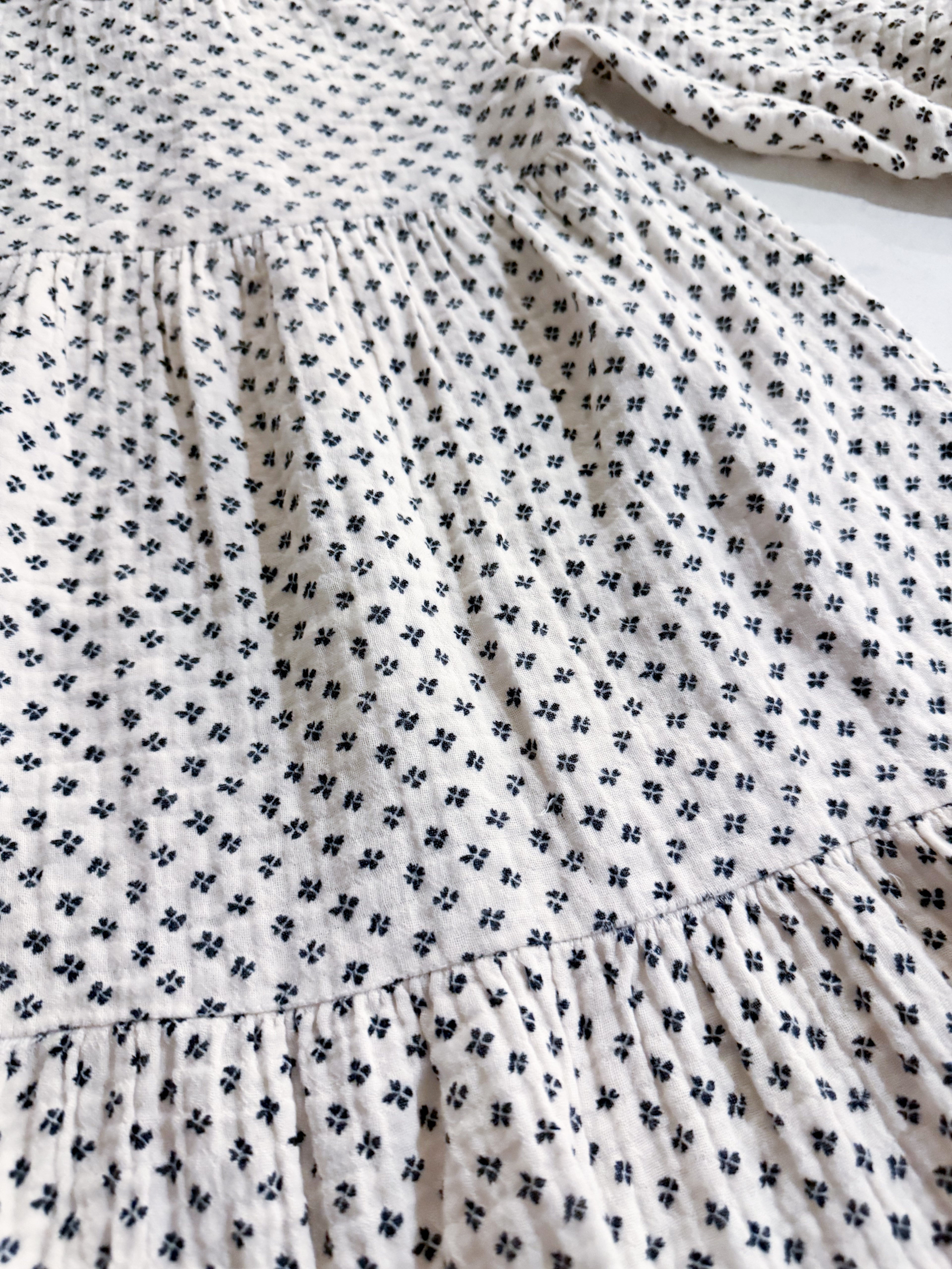 Zara- 3-4Y- VGUC- beige dress with speckle pattern