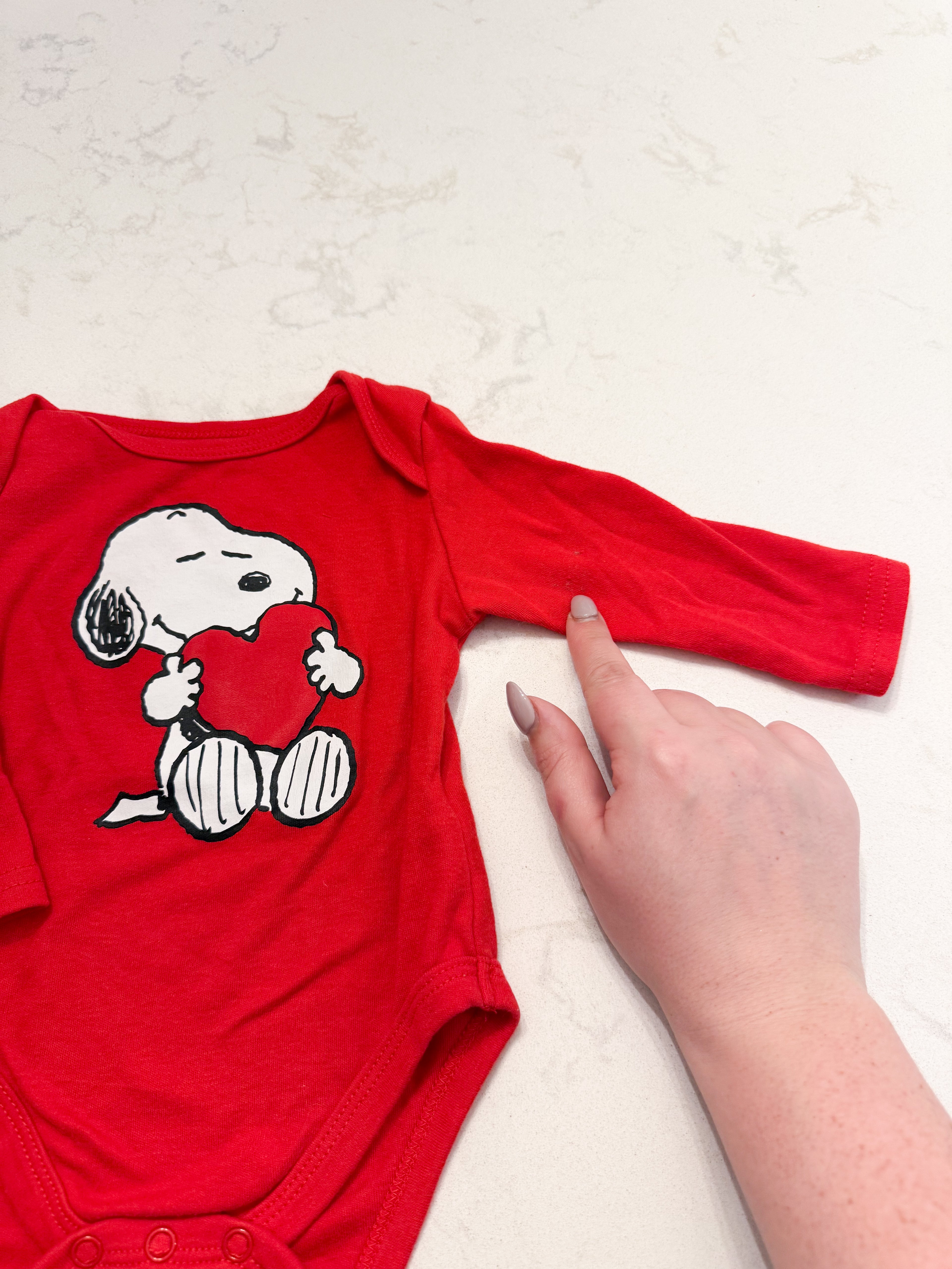 Peanuts- 3-6m- PLAY- red long sleeve bodysuit with snoopy holding a heart