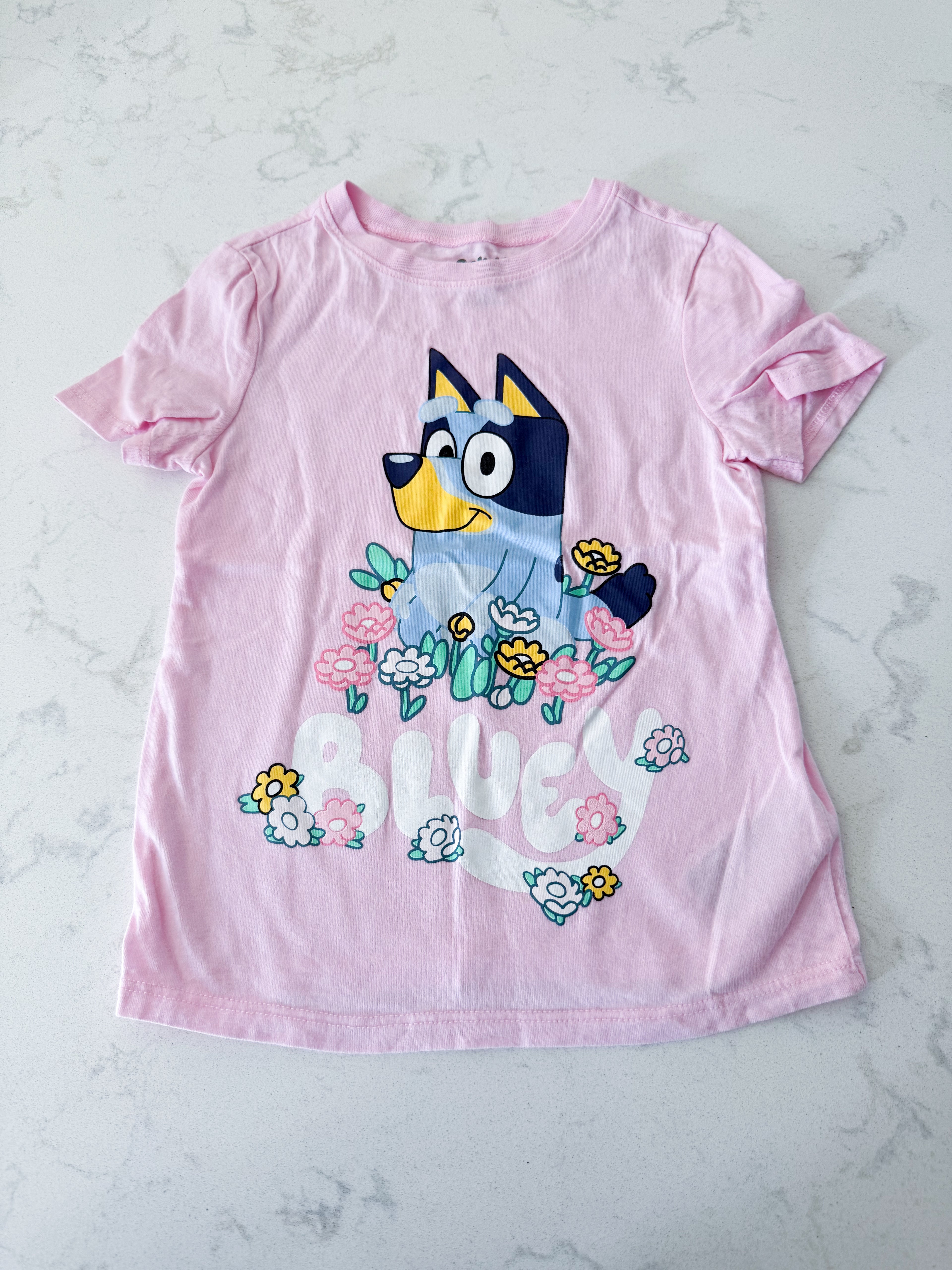 Bluey- 4T- VGUC- pink t shirt with Bluey floral graphic