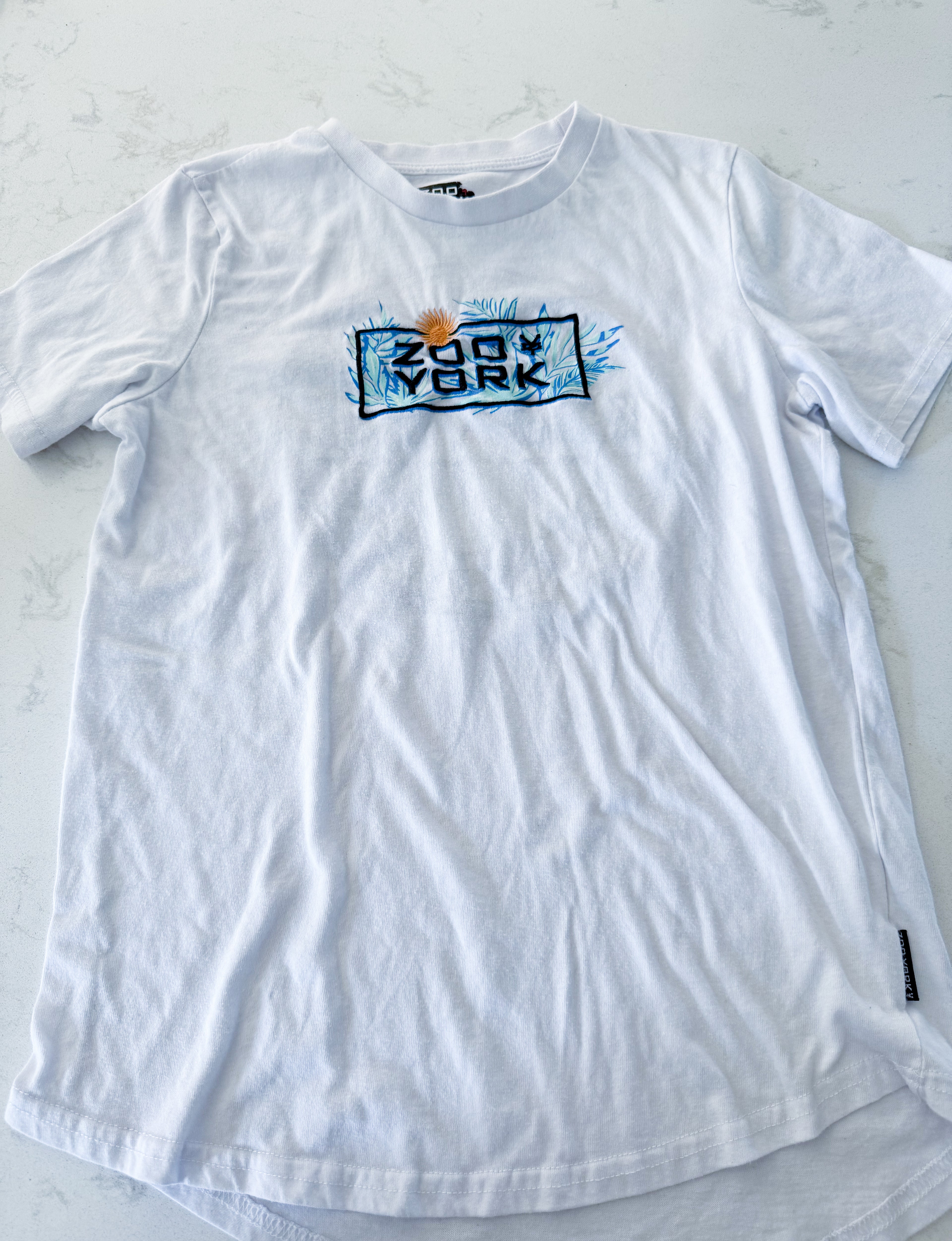 Zoo York- 14Y- PLAY- white t shirt with embroidered Zoo York logo