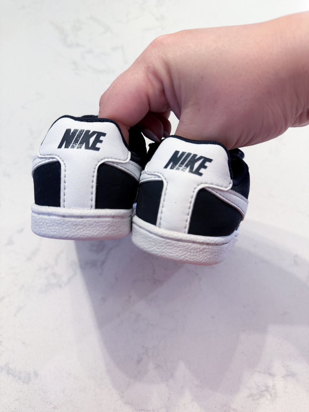 Nike- 6C- GUC- navy blue Velcro shoes with white accents