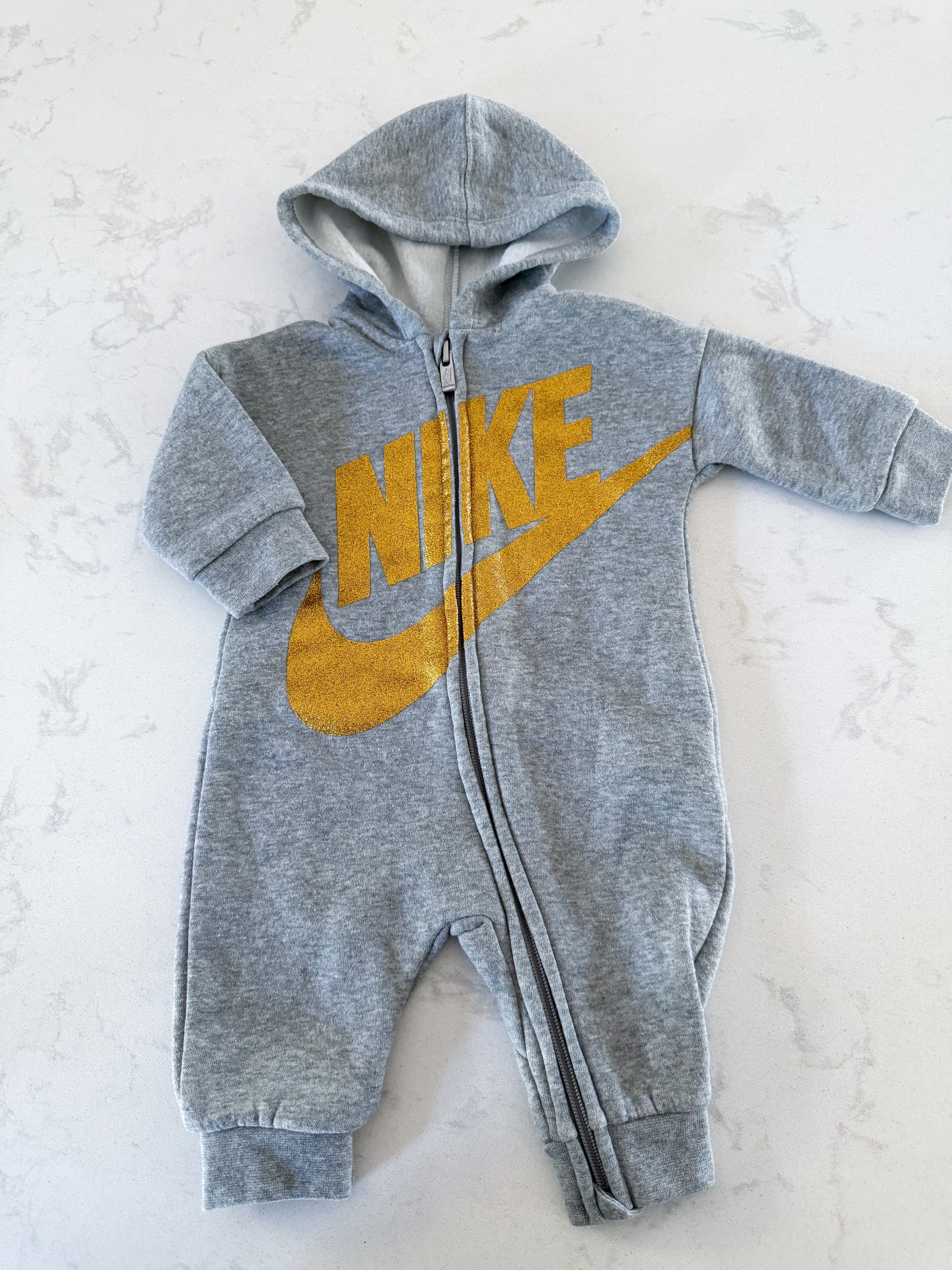 Nike- 3m- VGUC- Grey hooded sweat suit with gold sparkle writing