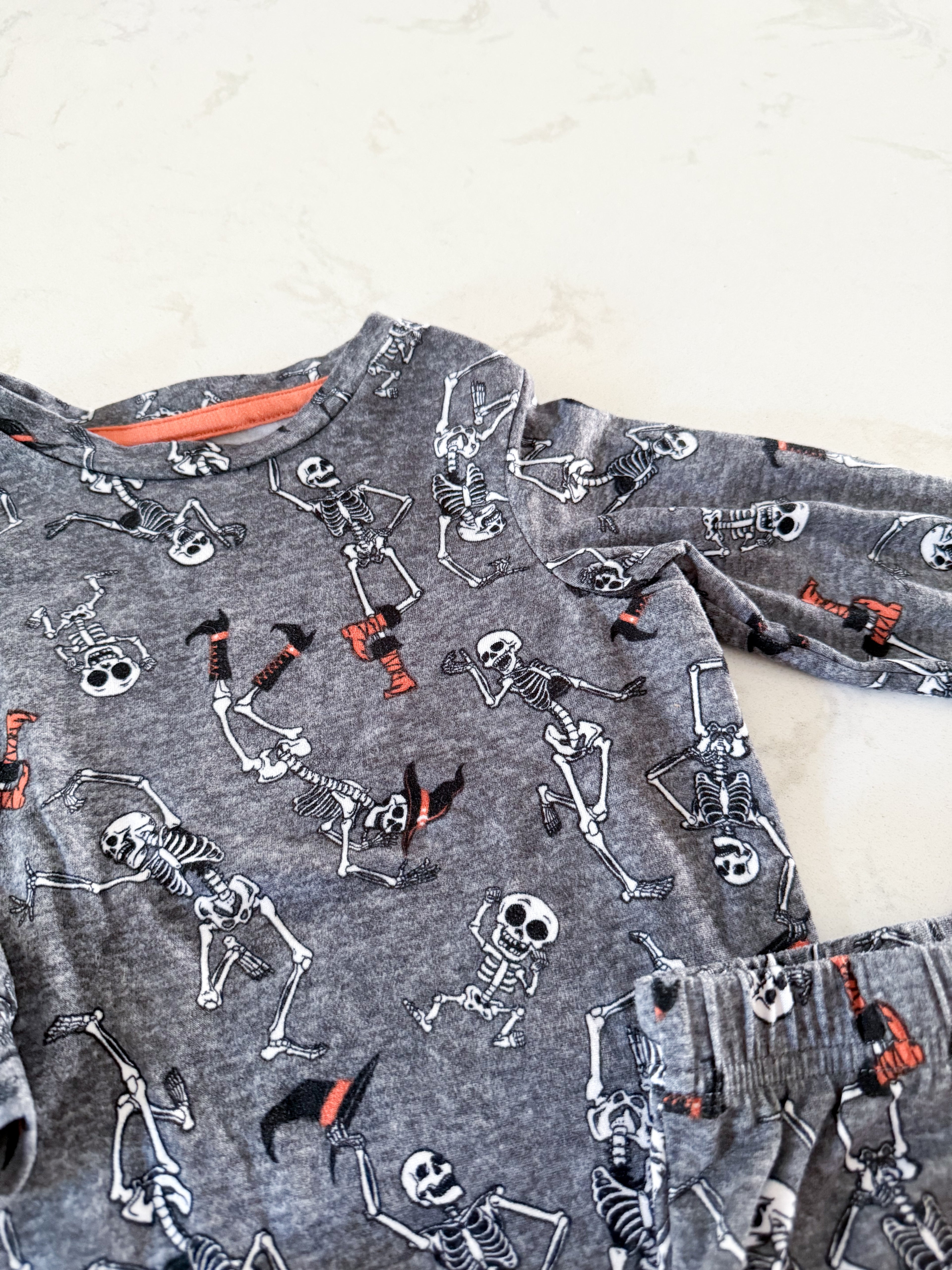 No brand- 18-24m- VGUC- grey skeleton Halloween pajamas