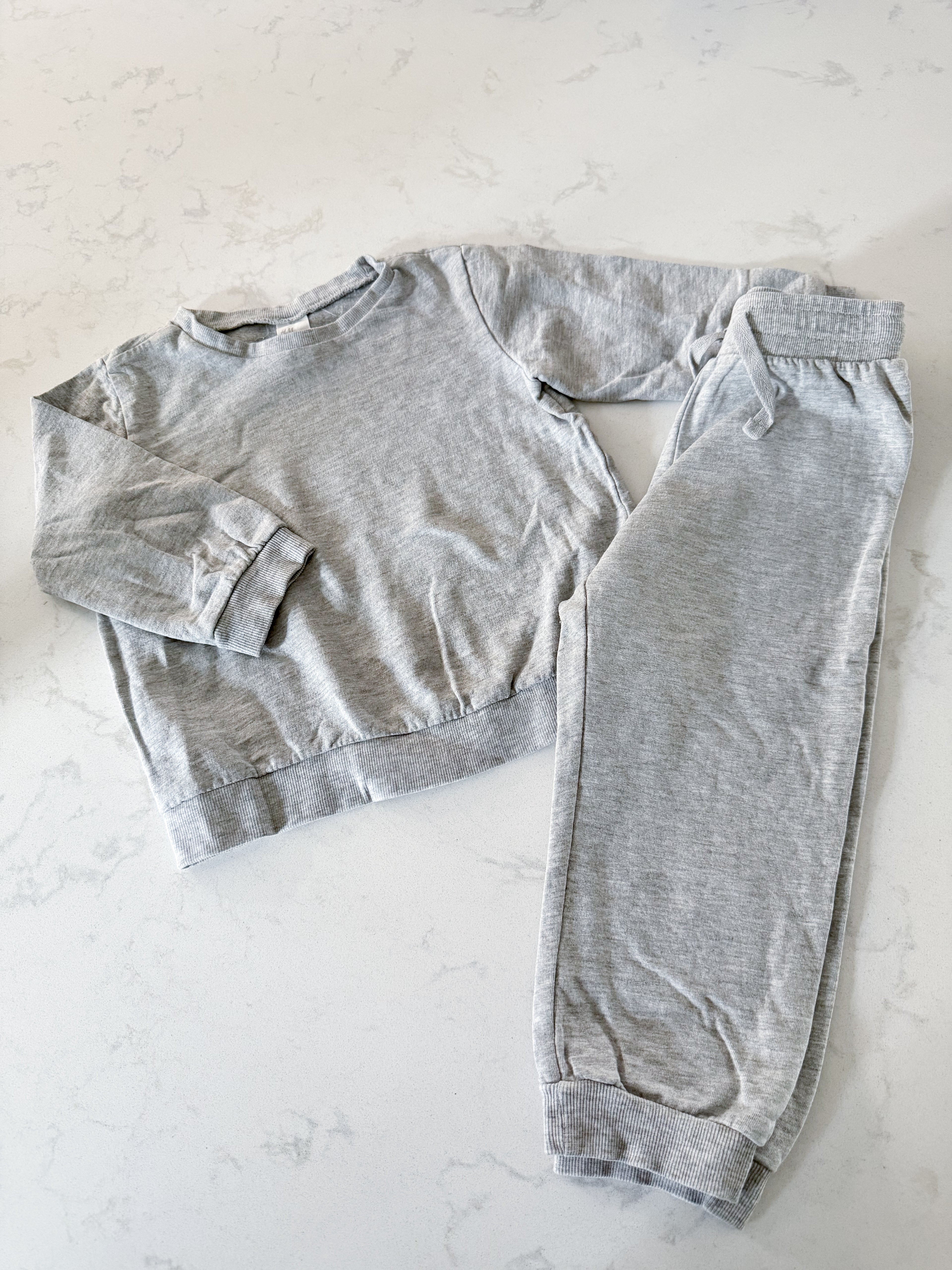 H&M- 3T- VGUC- light grey sweatsuit