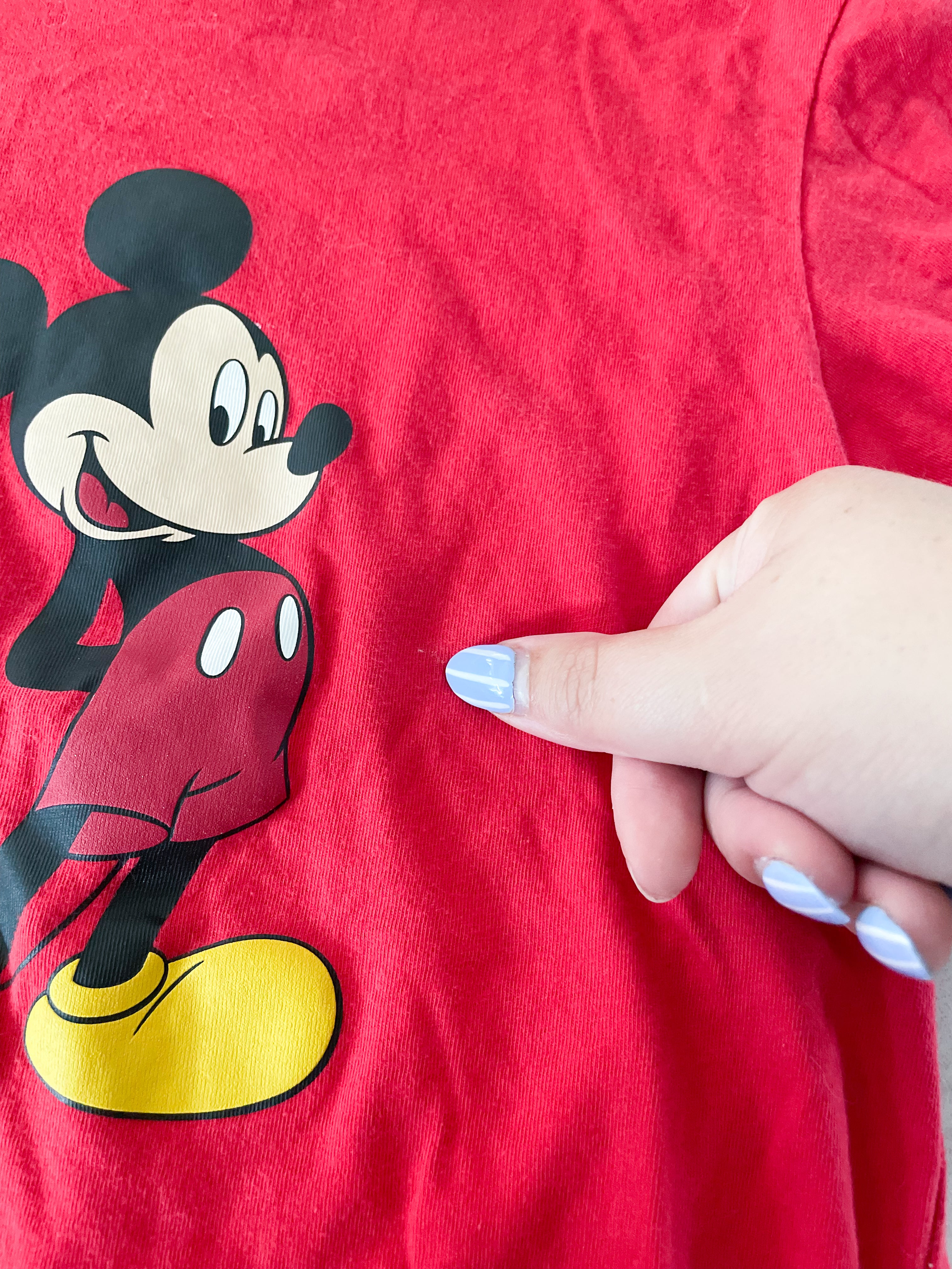 Uniqlo-5-6Y-PLAY-red t shirt with Mickey Mouse