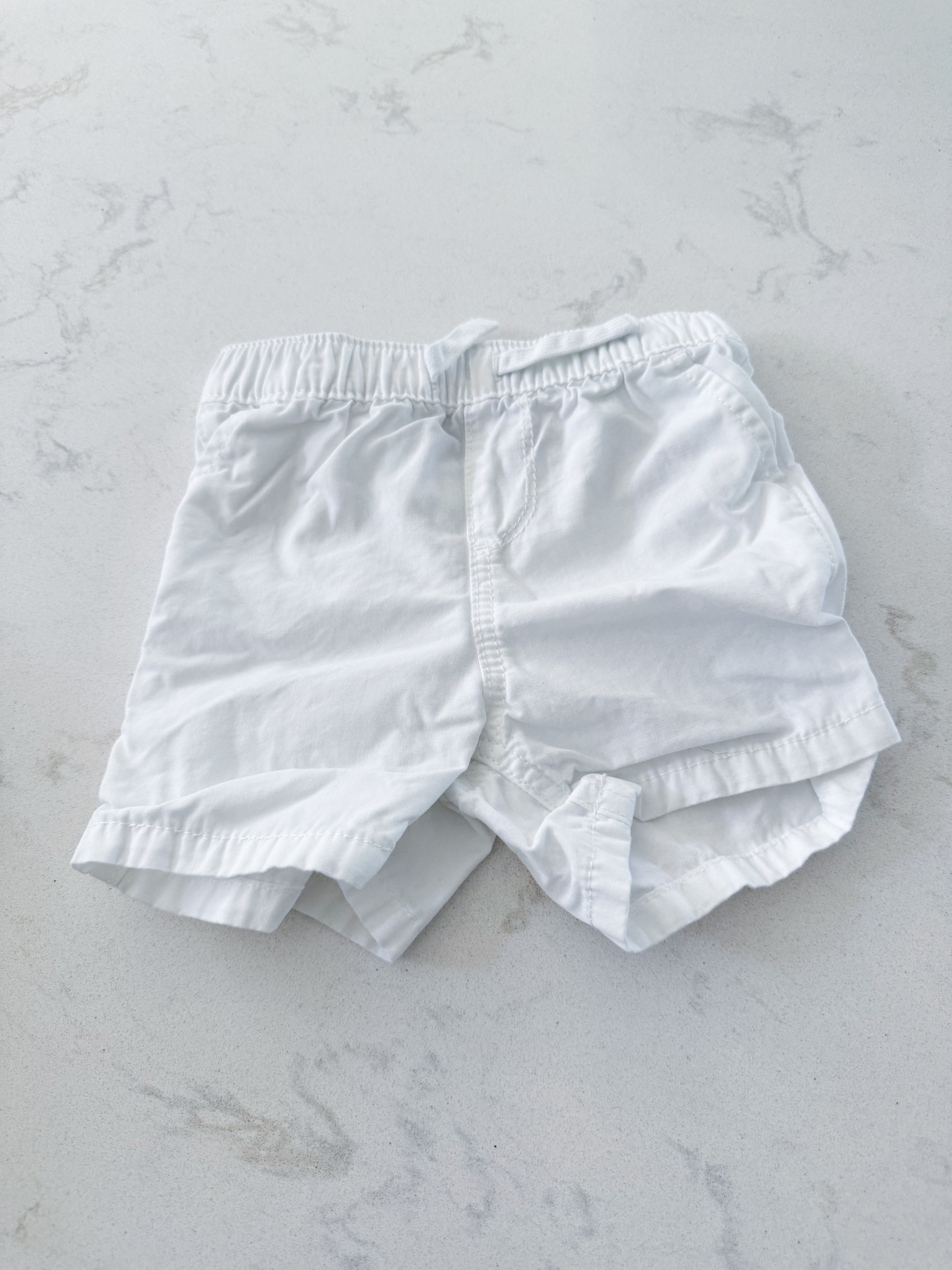 The Children’s Place- 9-12m- VGUC- white shorts