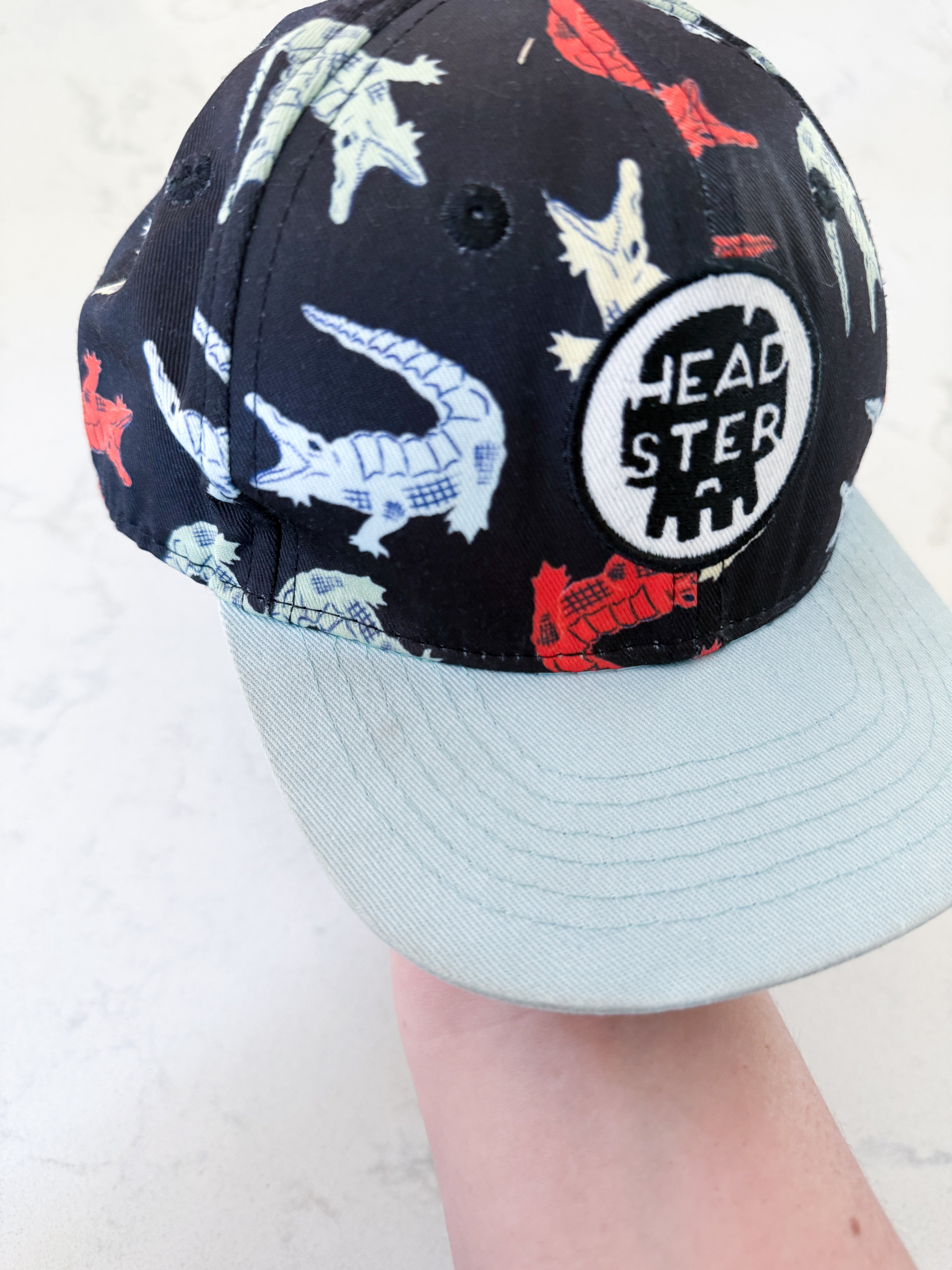 Headster- 48cm- PLAY- ice blue brim black hat with gators