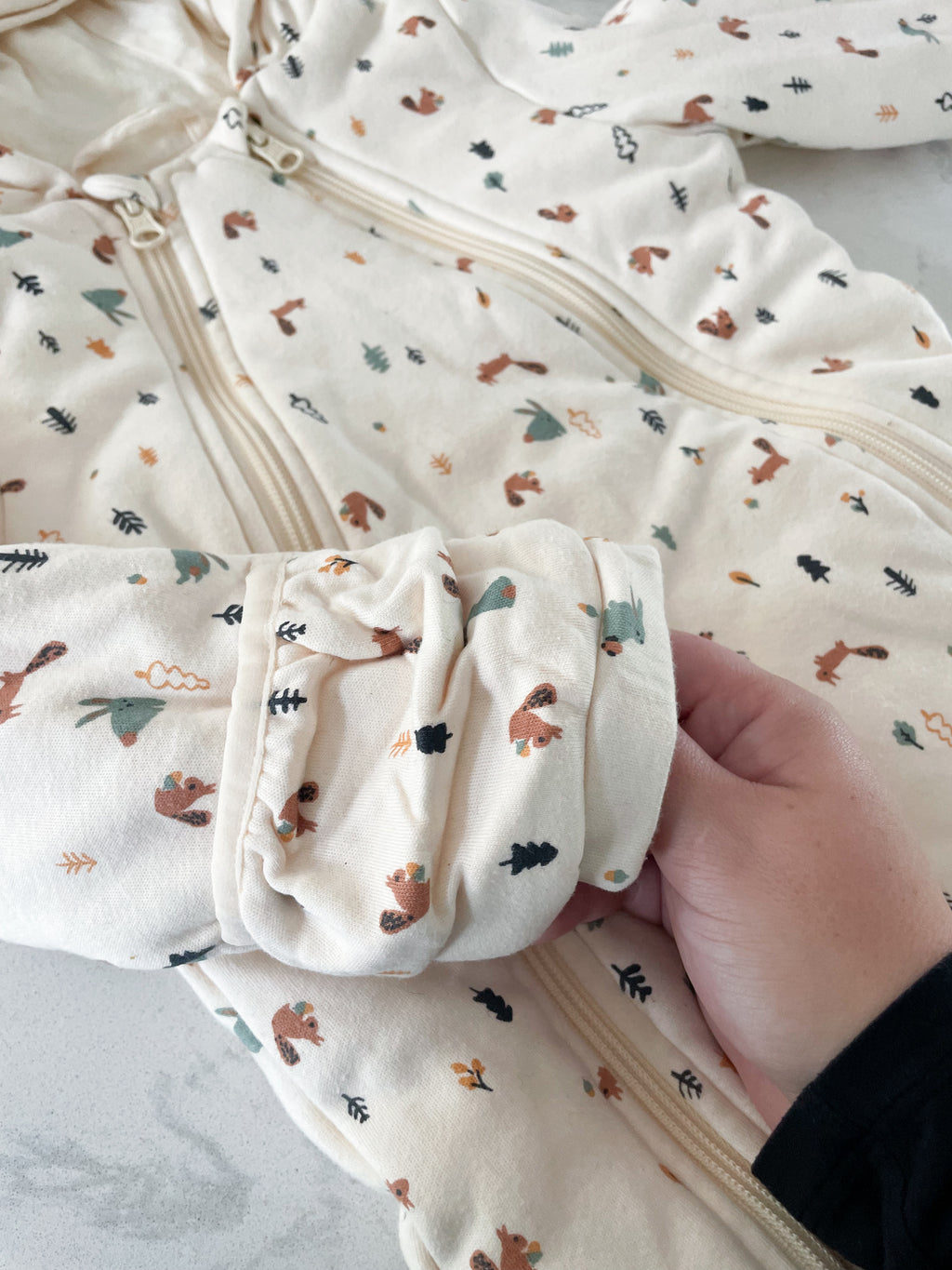 Joe Fresh-18-24m-GUC- cream coloured bunting suit with woodland animals