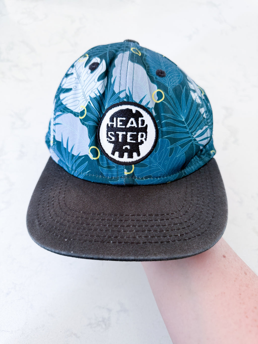 Headster- 52cm- PLAY- green ball cap with palm leaves