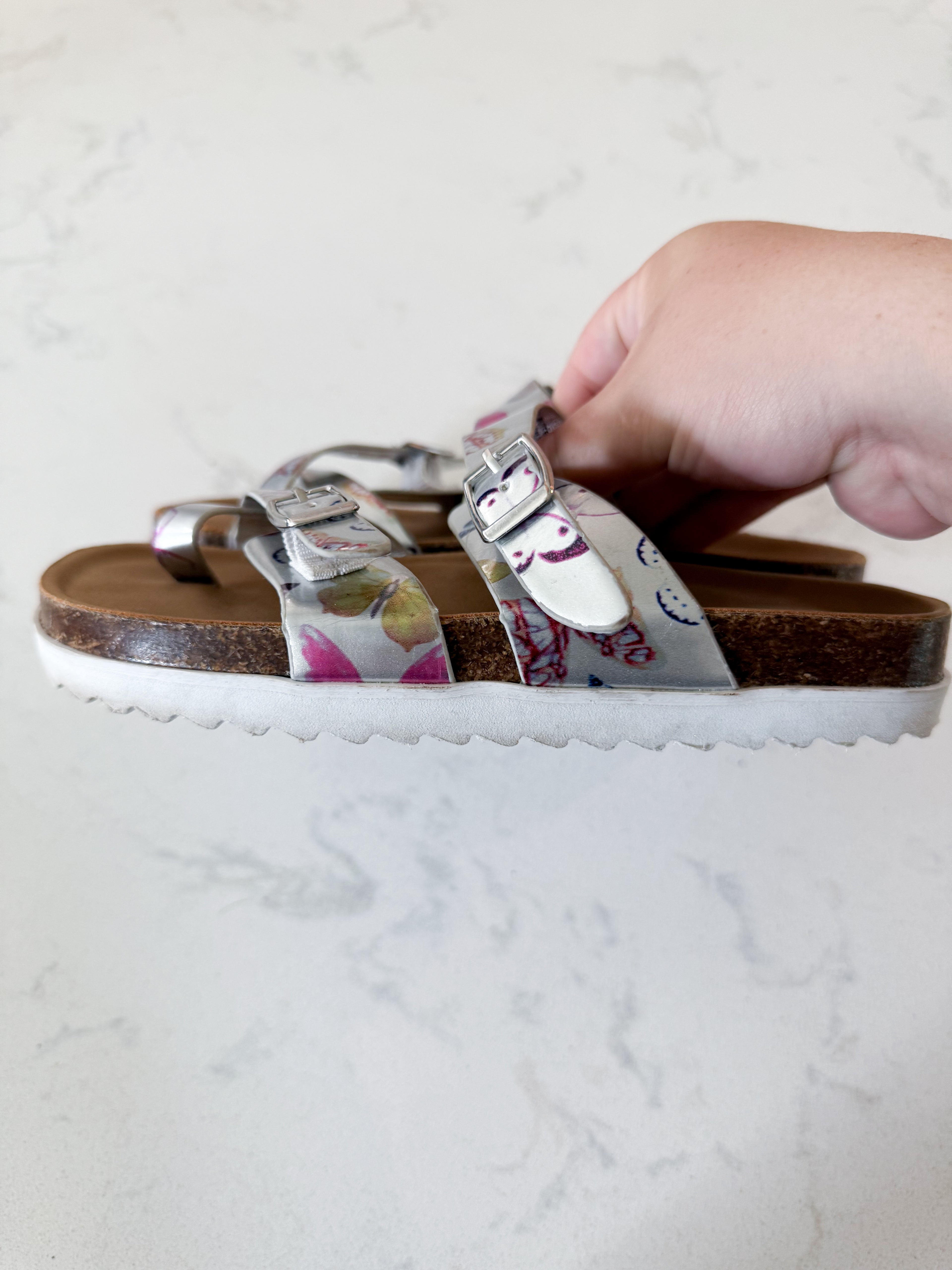 Steve Madden- 1Y- VGUC- metallic butterfly pattern strap sandals