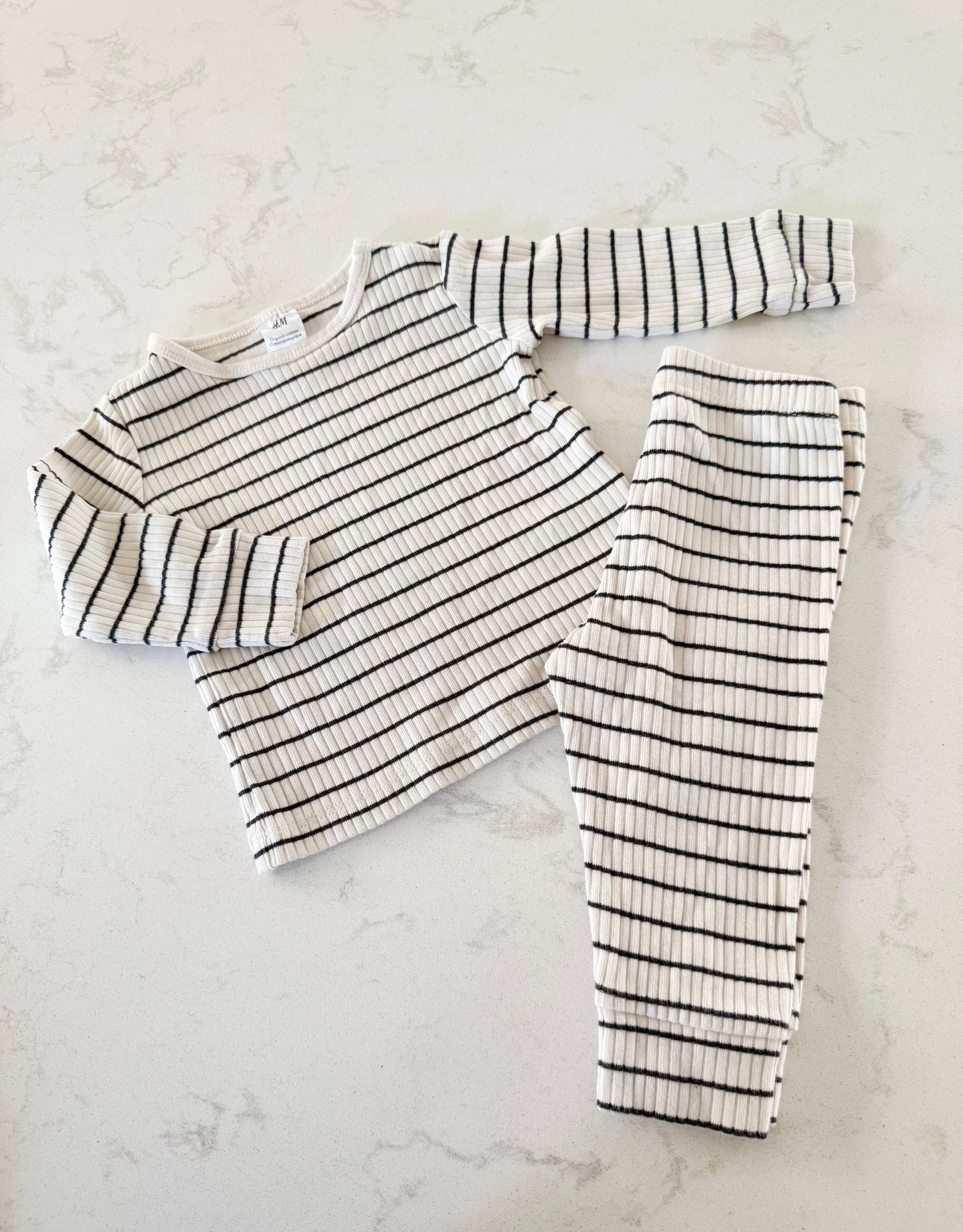 H&M- 4-6m- VGUC- ribbed white and black striped two piece set