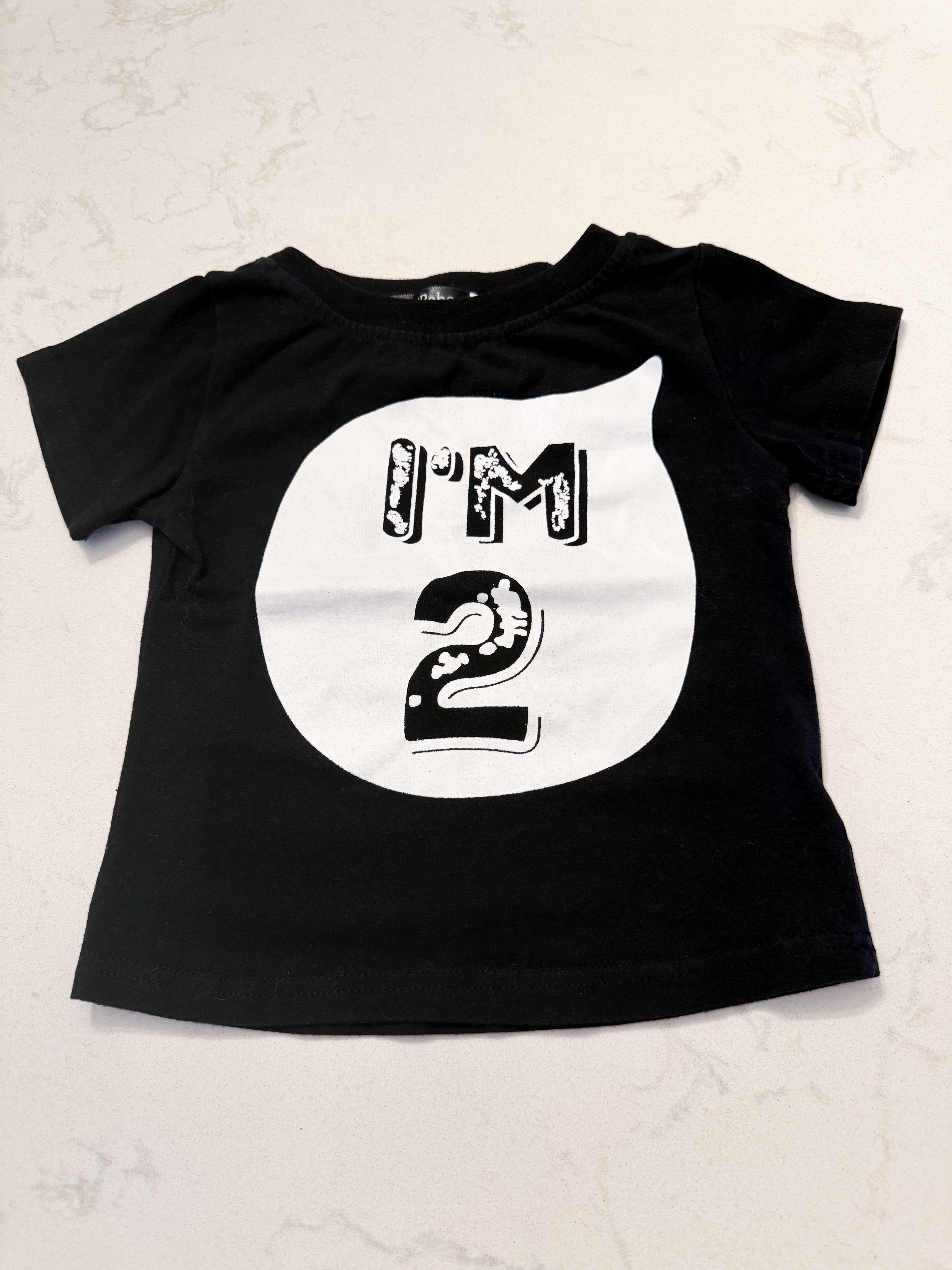 AiniBabe- 2T- VGUC- black t shirt with graphic
