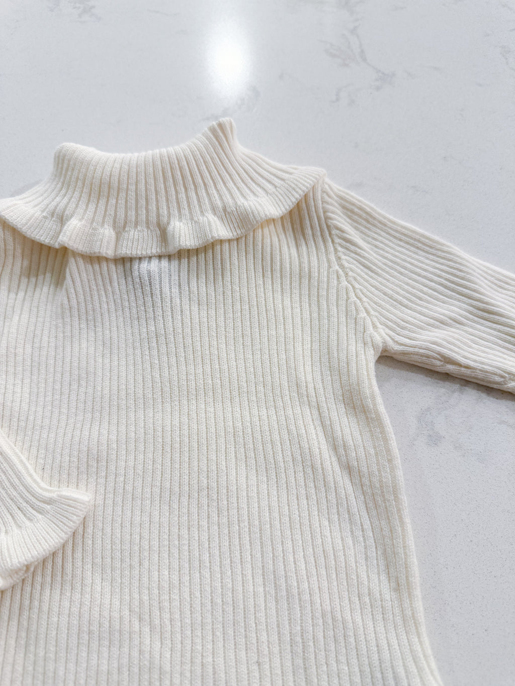 The Children’s Place- 6-12m- VGUC- white ribbed ruffle turtle neck