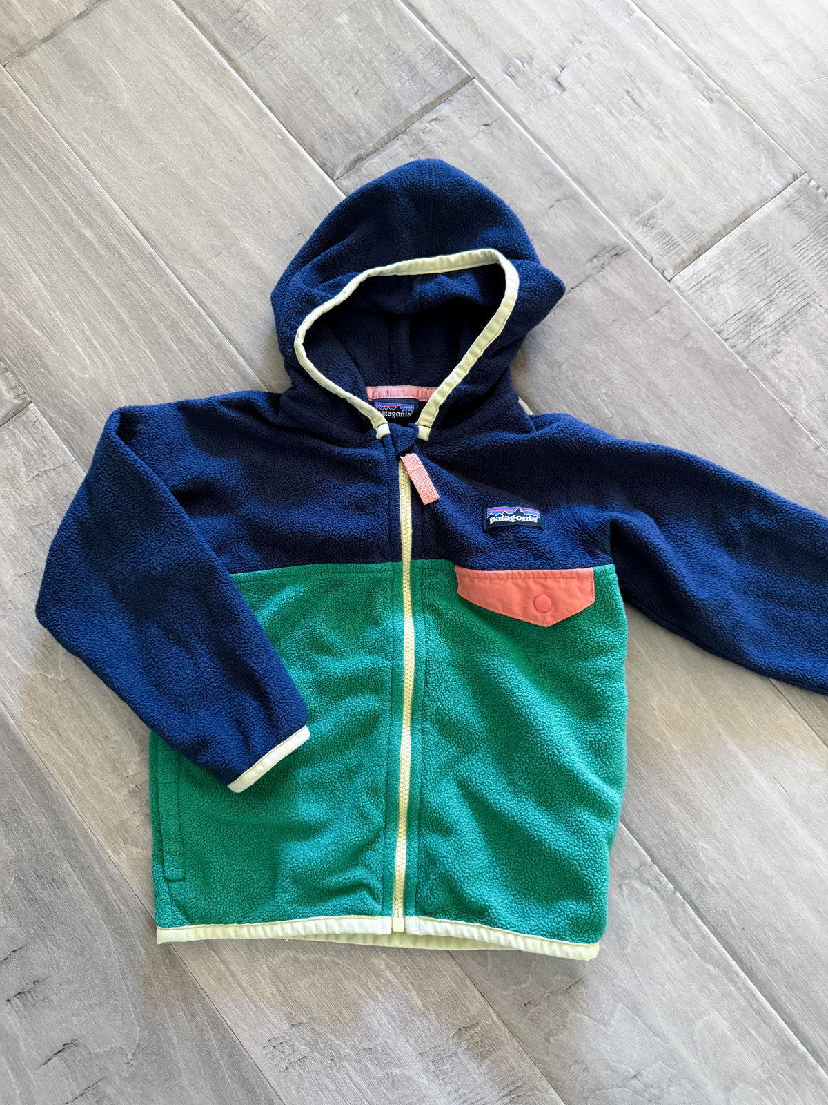 Patagonia- 2T- VGUC- green navy and orange fleece zip up