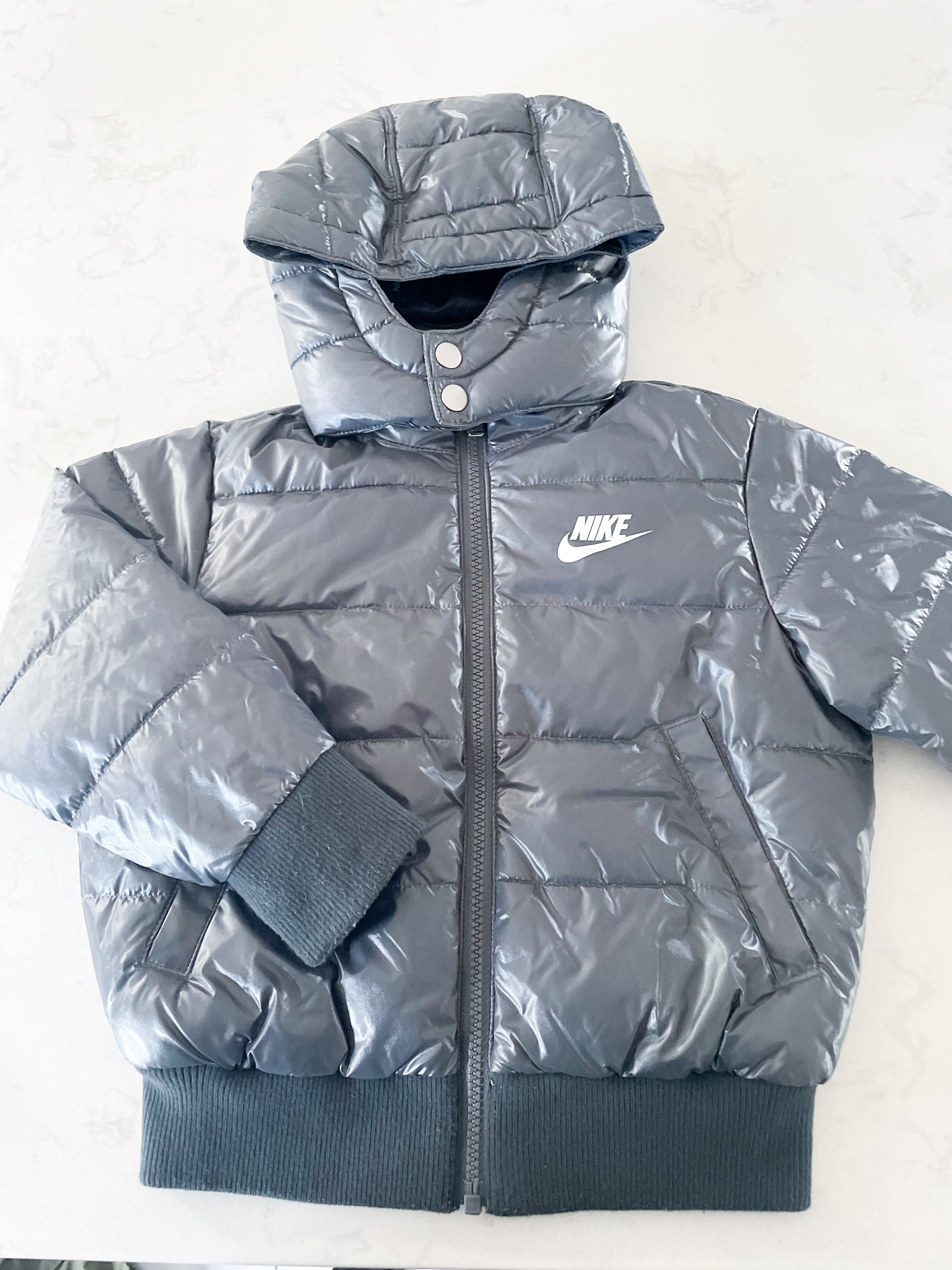 Nike-3-4Y-GUC- glossy slate grey puffer jacket with detachable hood