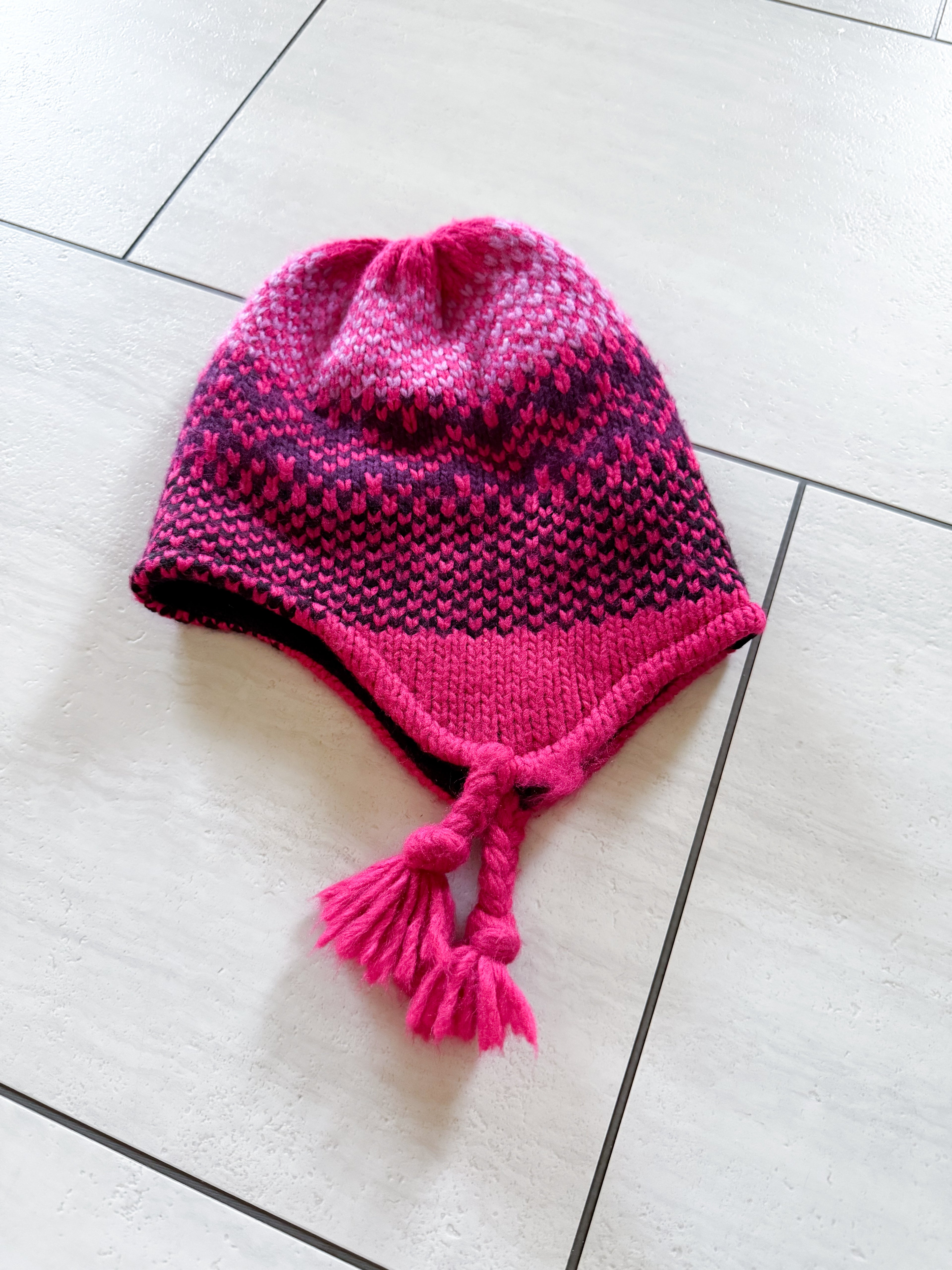 Kombi- kids toque- GUC- bright pink knit winter hat