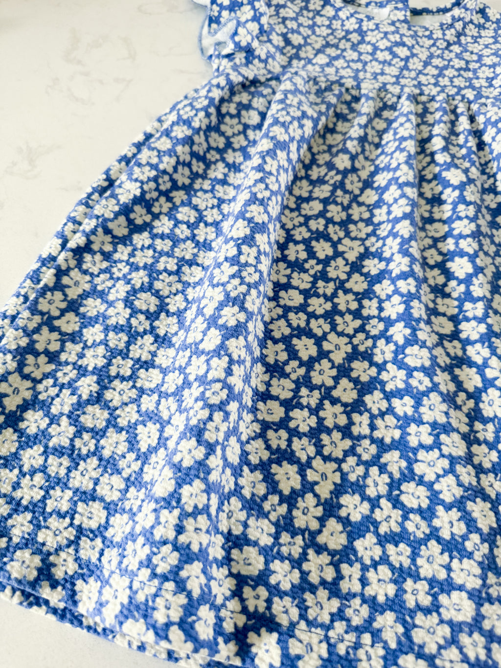 Zara- 4-5Y- VGUC- blue dress with ruffle sleeves and florals