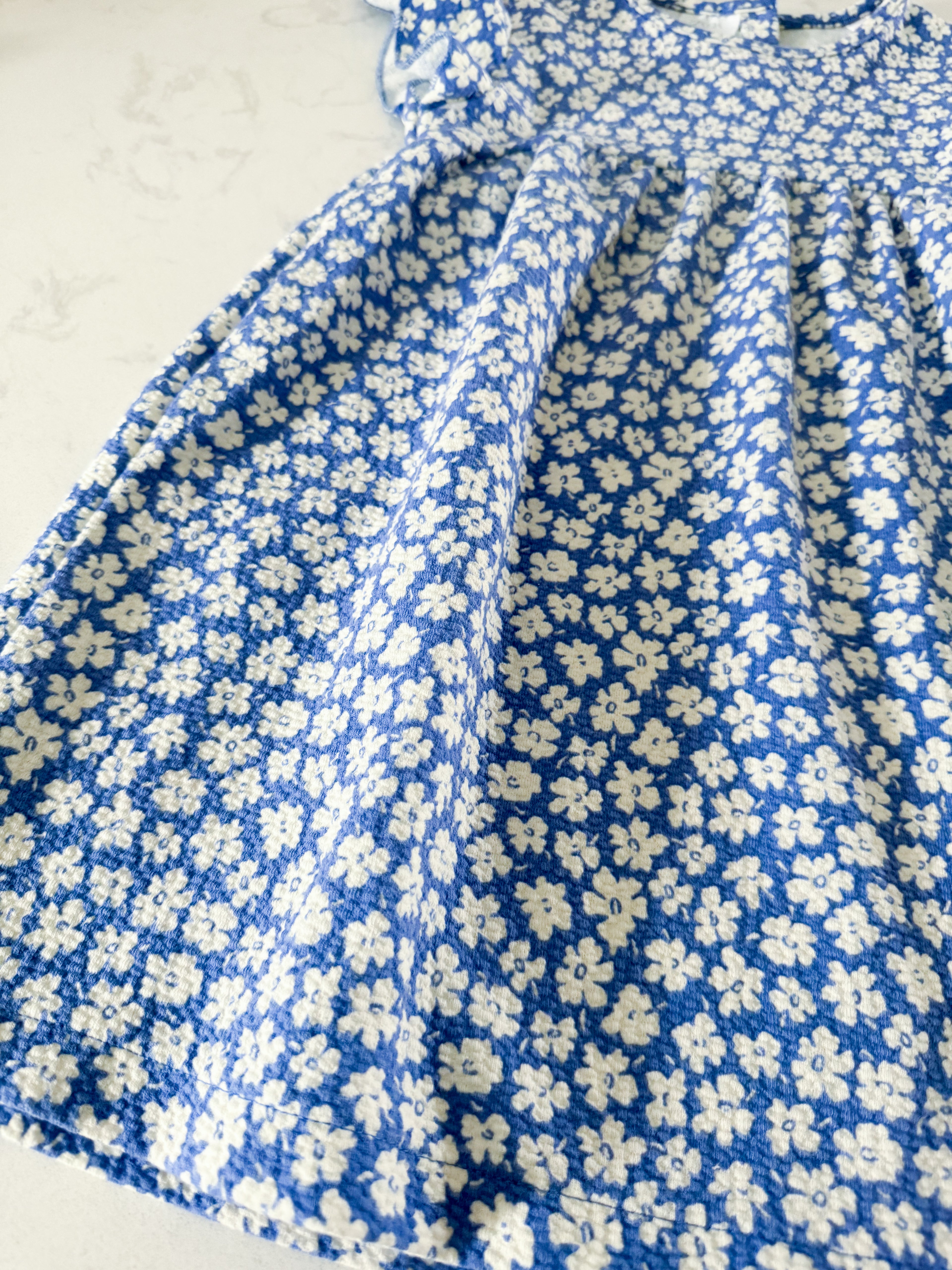 Zara- 4-5Y- VGUC- blue dress with ruffle sleeves and florals