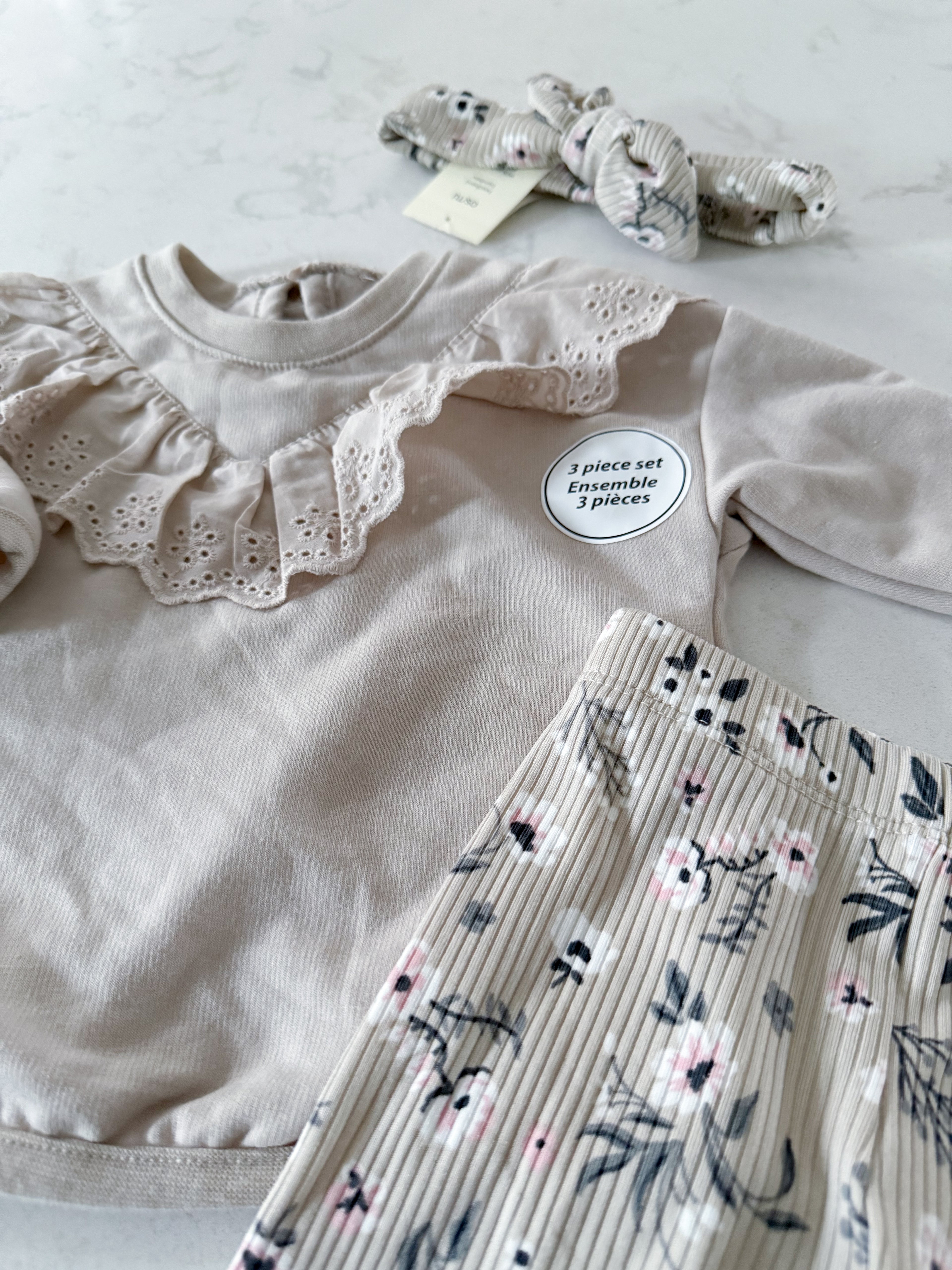 George- 0-3m- BNWT- 3 piece matching set light beige floral pattern with ribbed leggings, lace and matching bow