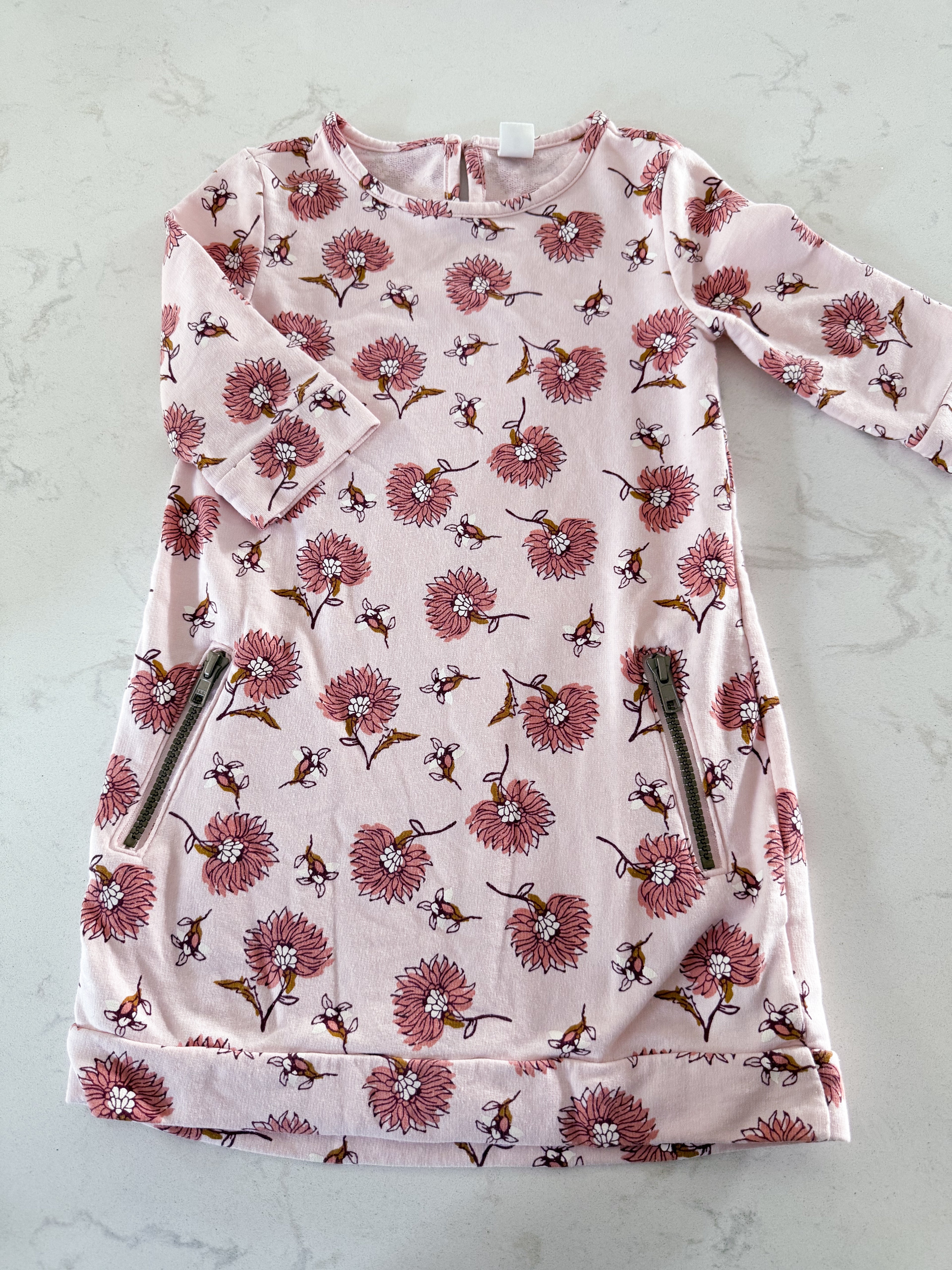 Old Navy- 5T- VGUC- pink 3/4 length sleeve with flowers
