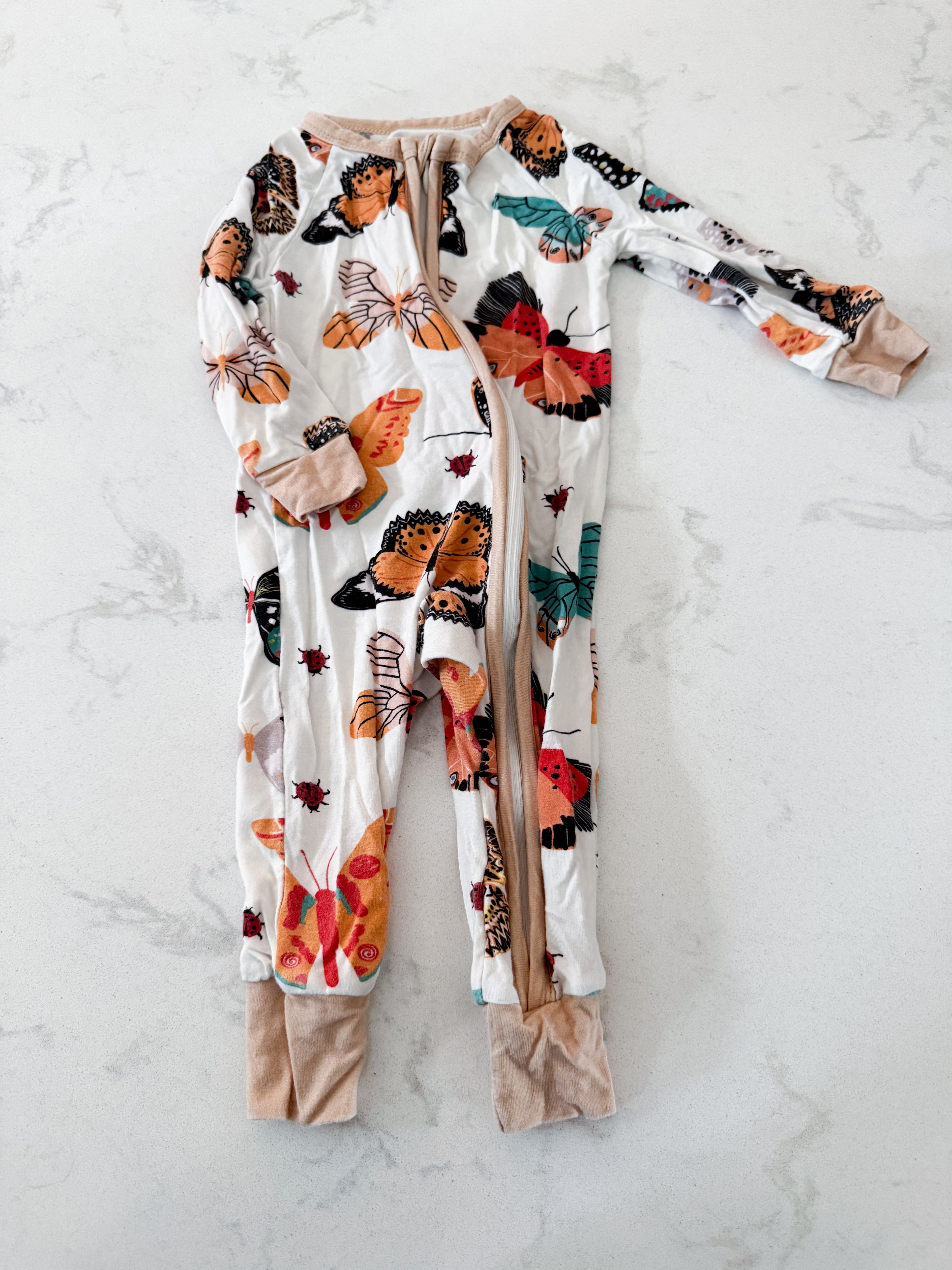 No brand- 3-6m- GUC- white bamboo jammies with light brown trim and butterflies