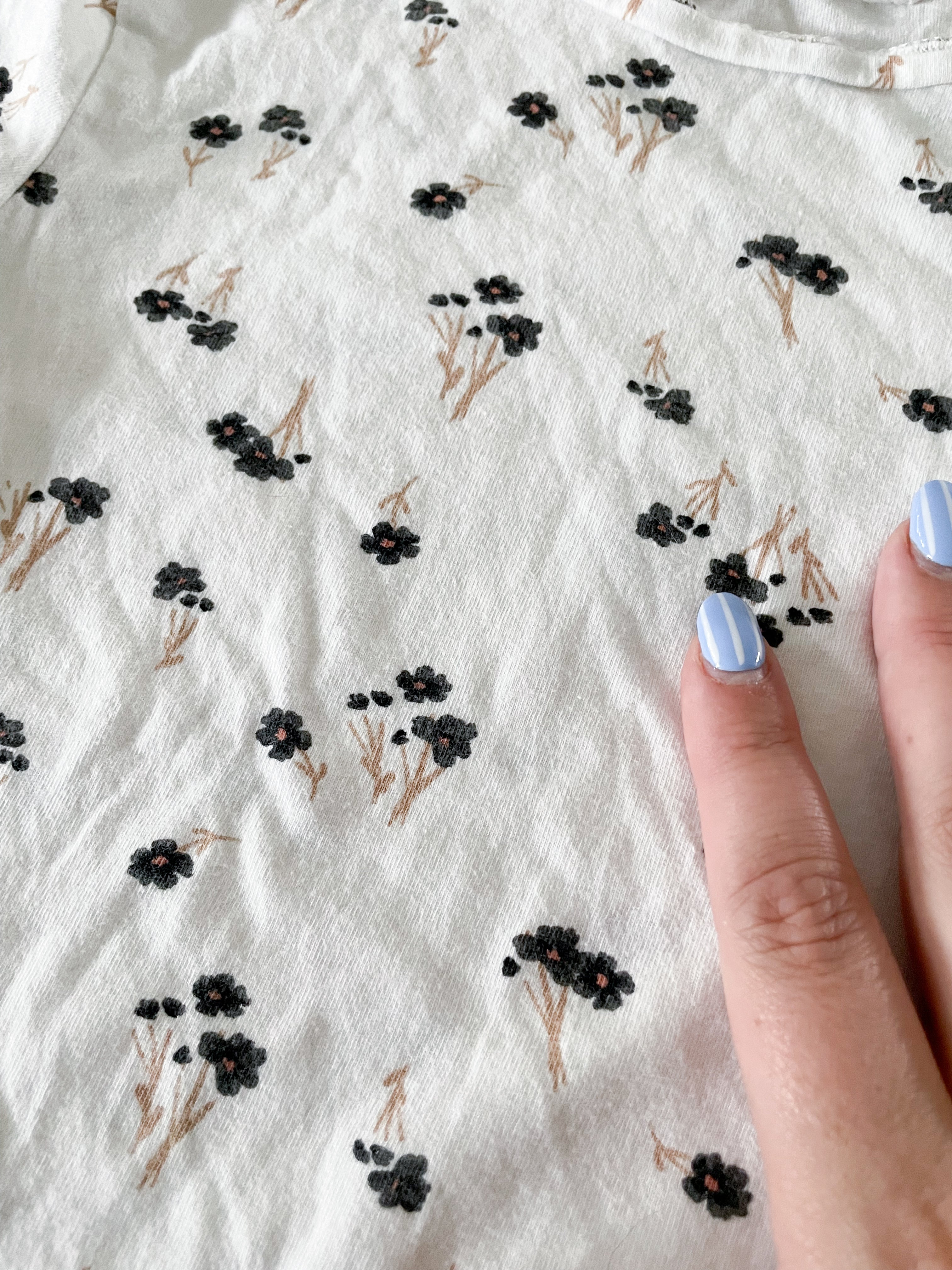 H&M- 3T- white t shirt with black flowers