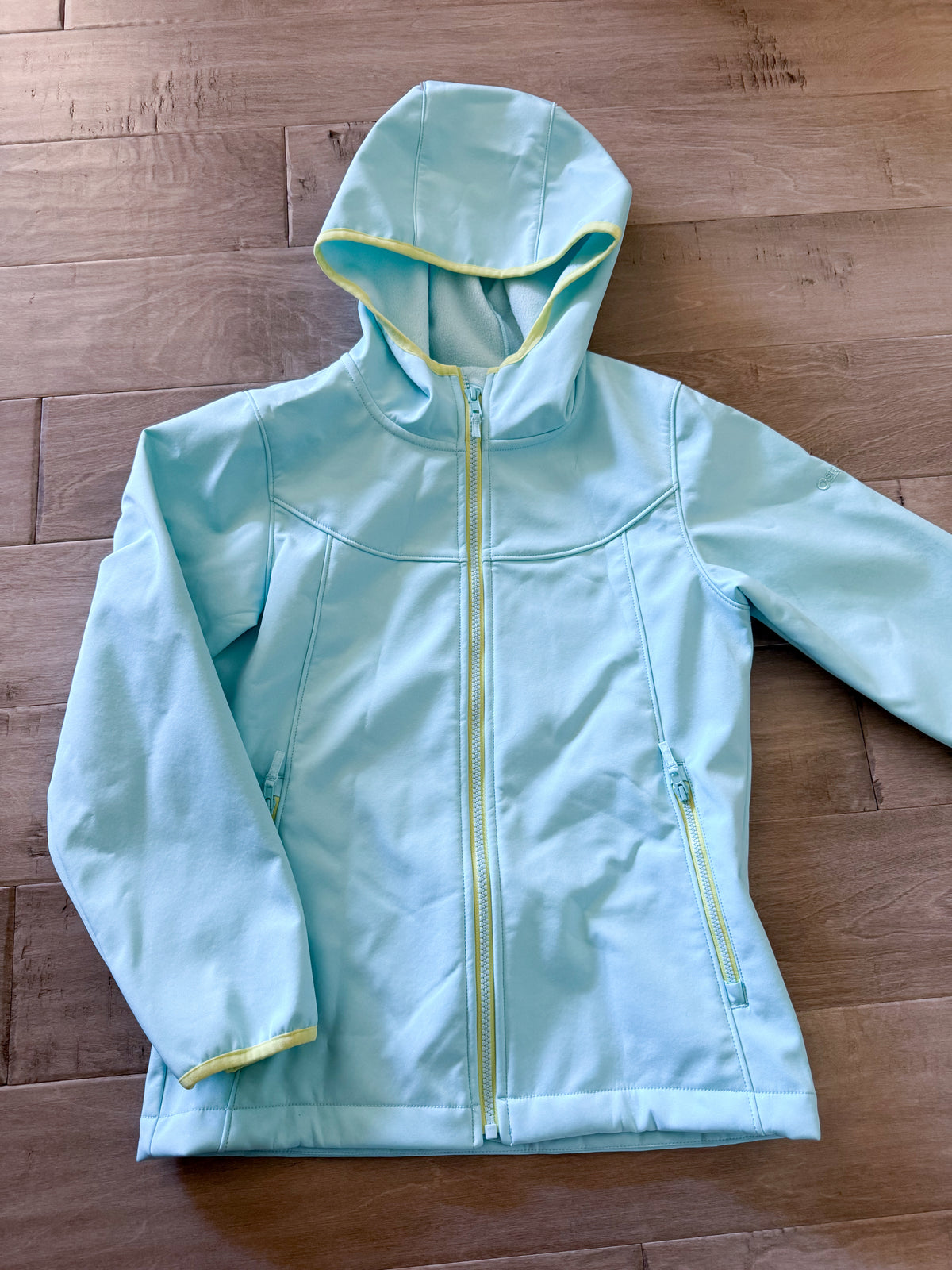 Oshkosh-10Y- VGUC- light blue softshell fleece lined jacket with yellow accents