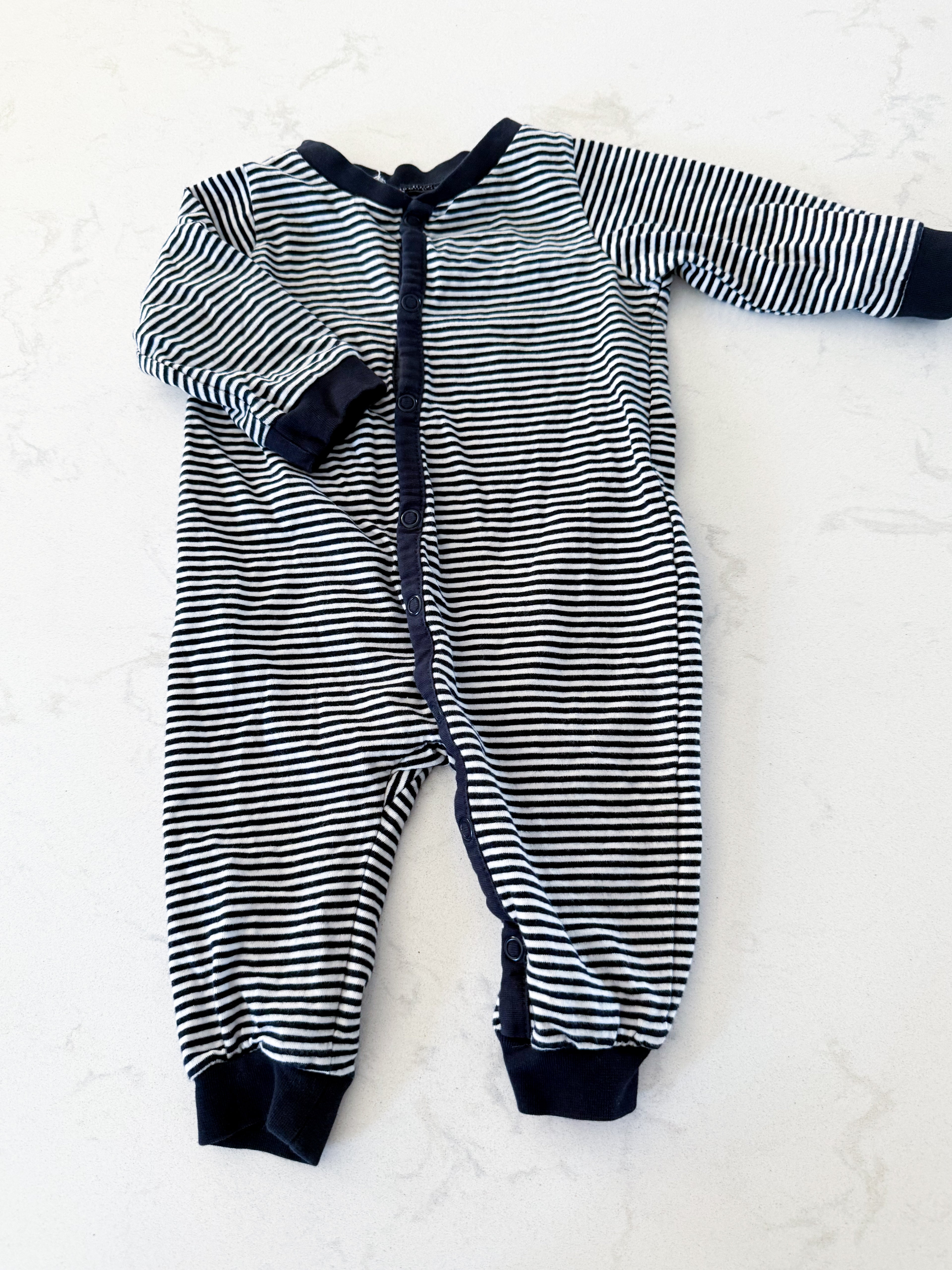 H&M-2-4m- VGUC- navy and white thin blue striped button up footie pajamas