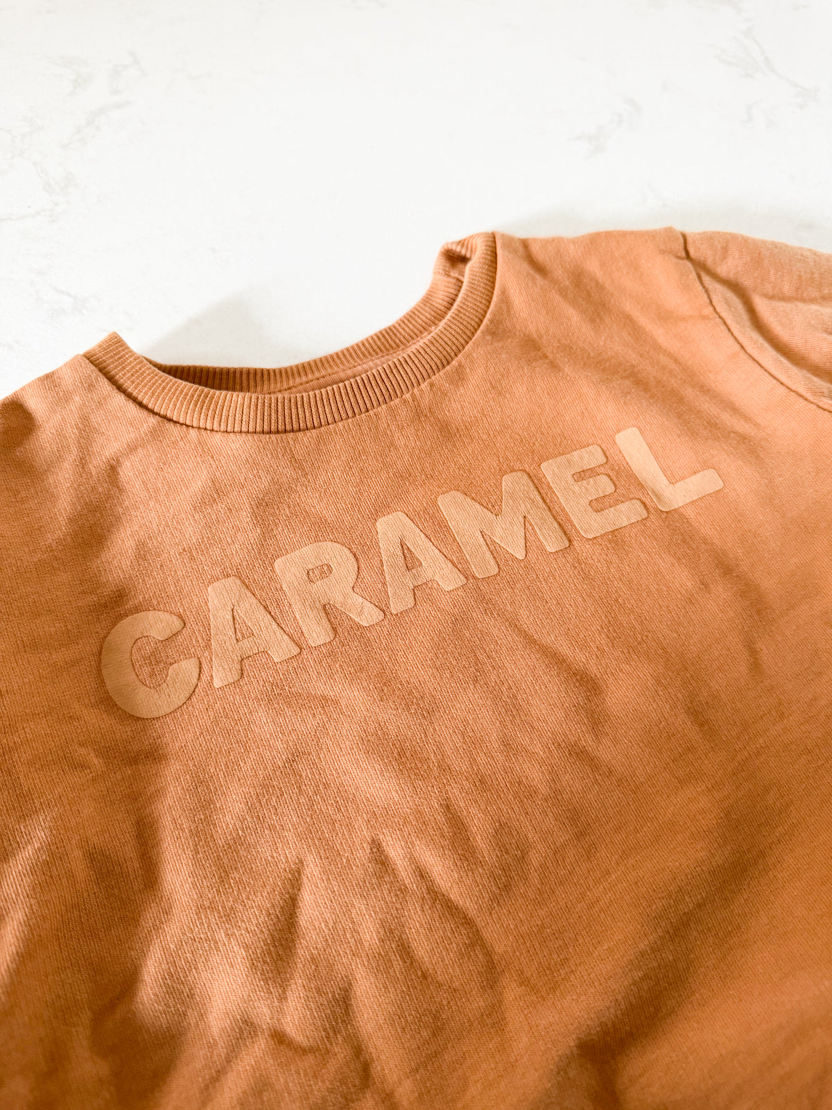 Souris Mini- 18-24m- PLAY- brown crewneck with “caramel”