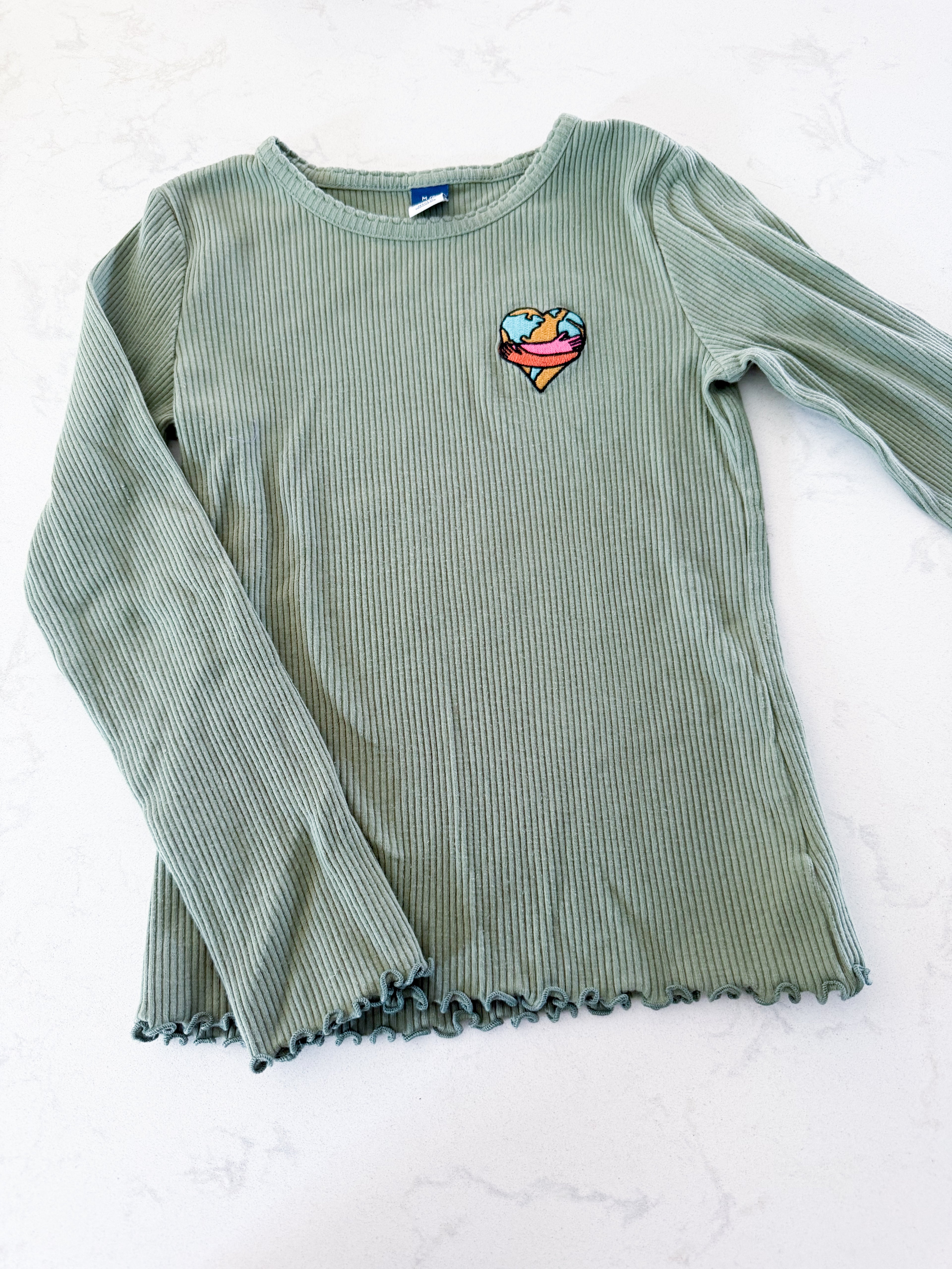 Old Navy- 8Y- GUC- ribbed long sleeve green shirt with embroidered earth heart
