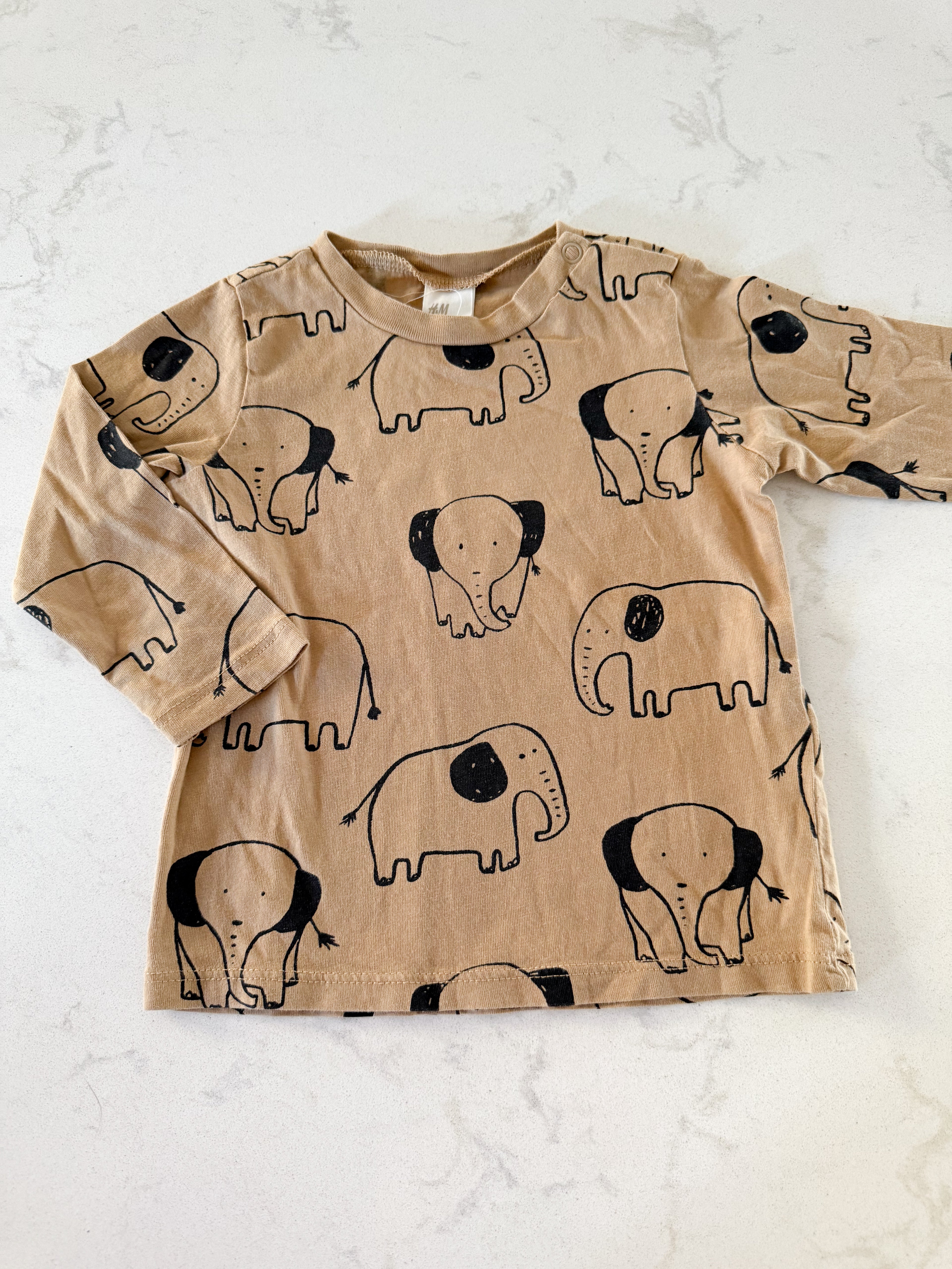 H&M- 6-12m (fits big)- VGUC- beige long sleeve with elephants