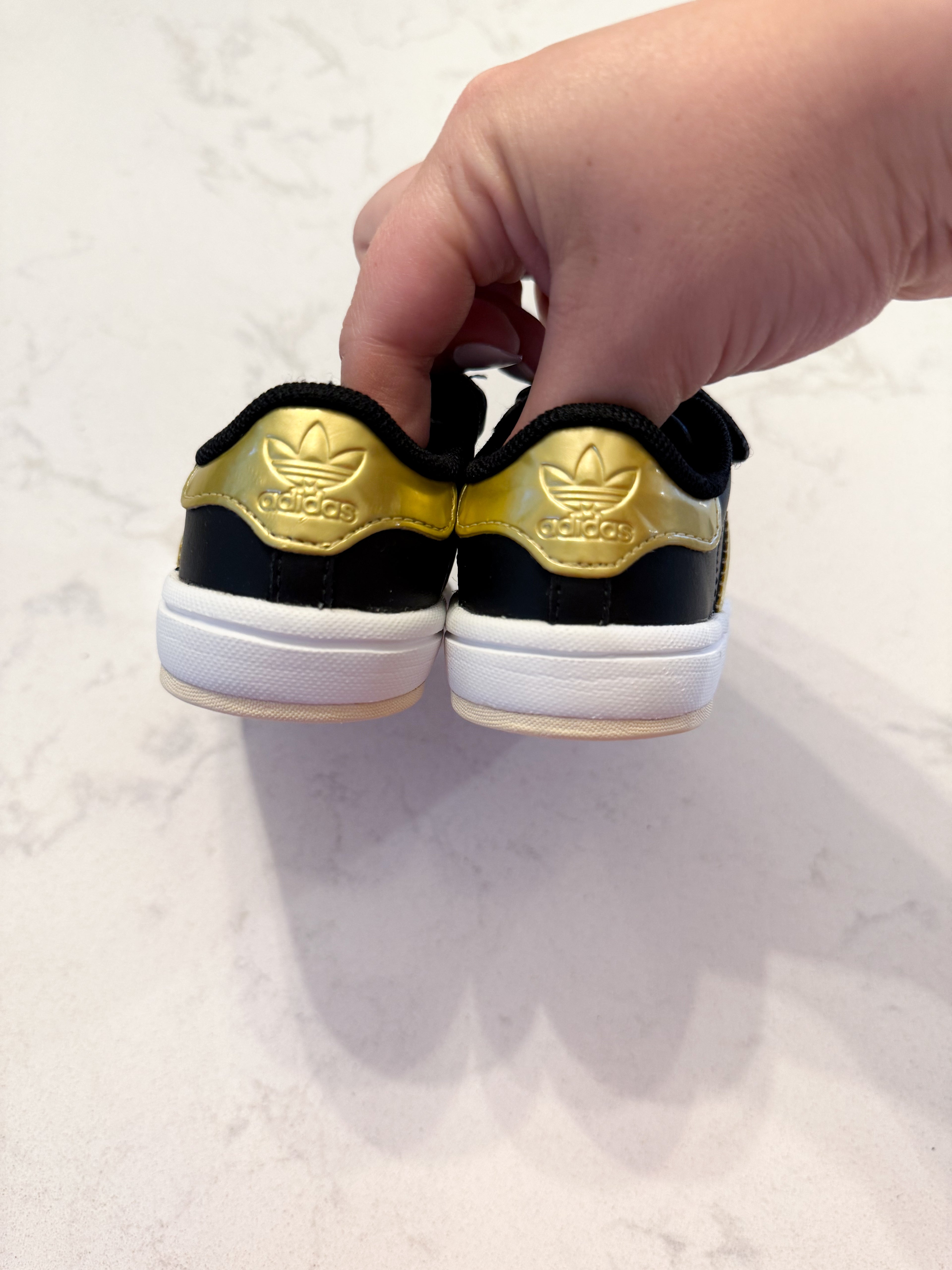 Adidas- 3C- VGUC- black Velcro shoes with gold accents