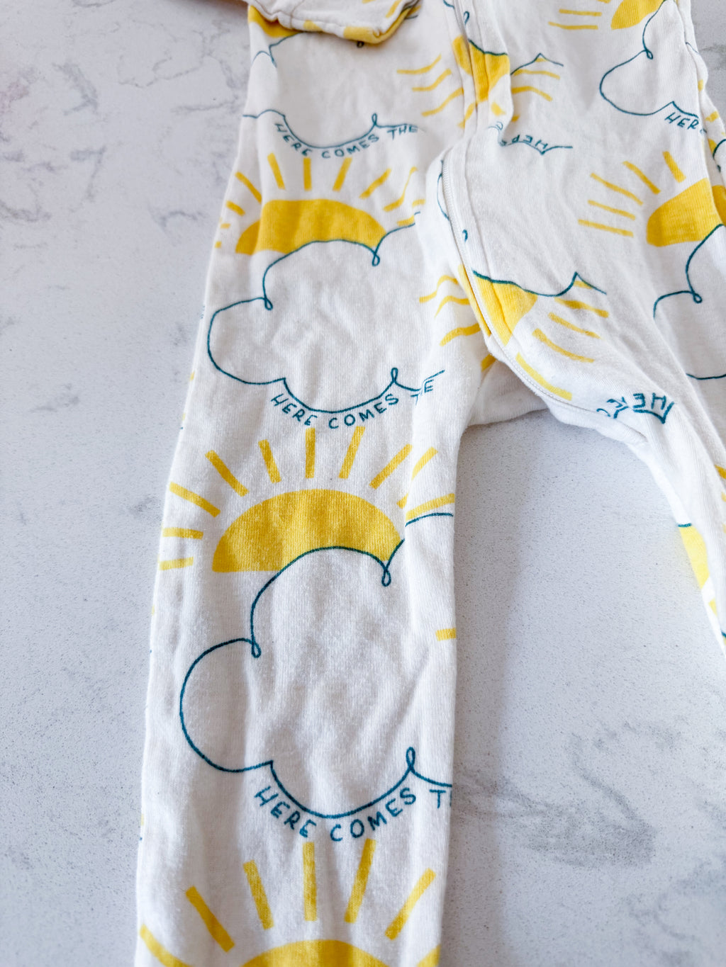 Old Navy- 2T- GUC- white footless zippy jammies with sun graphics