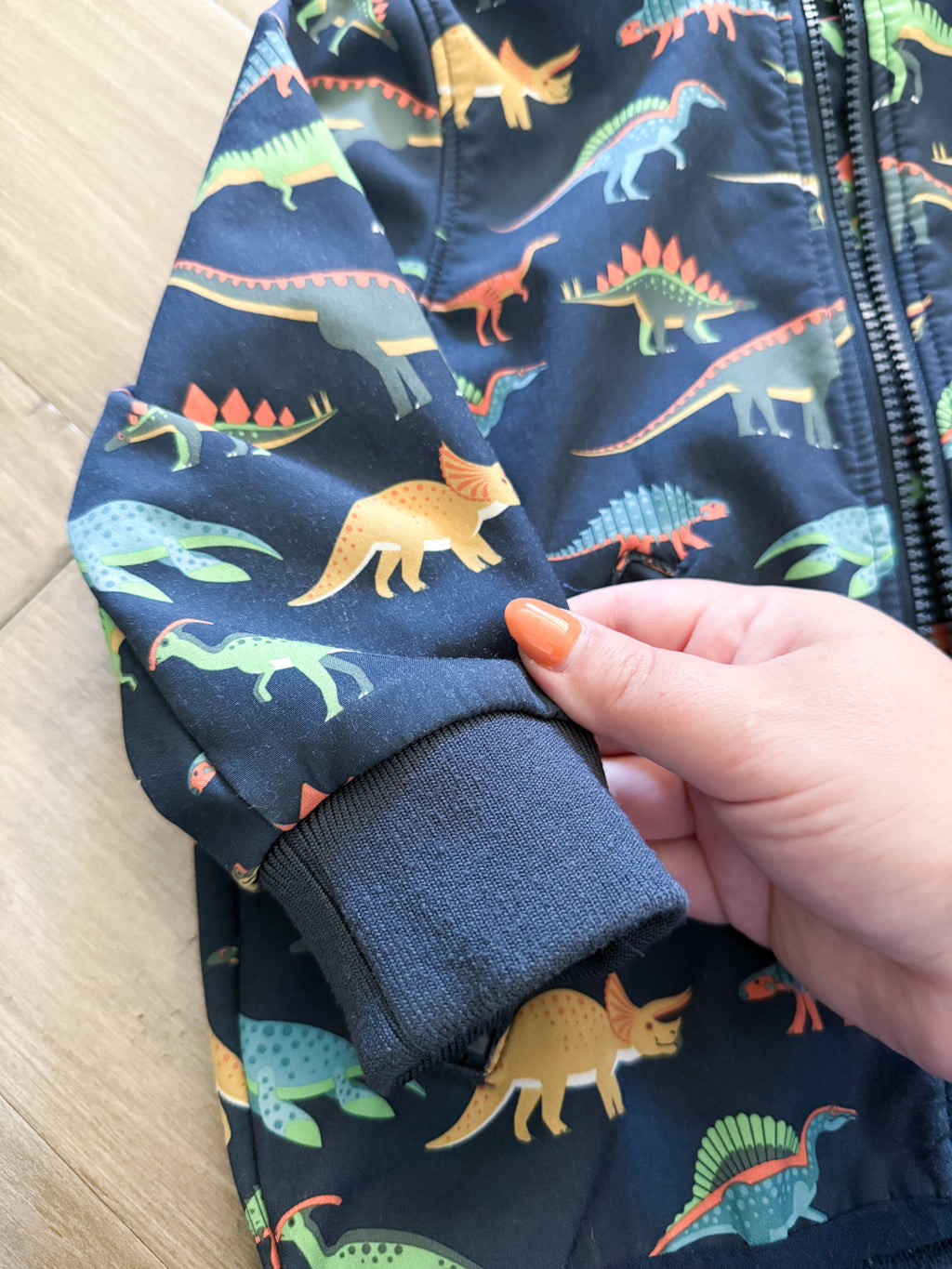 H&M- 1.5-2T- VGUC- softshell navy blue fleece lined jacket with dinosaur pattern