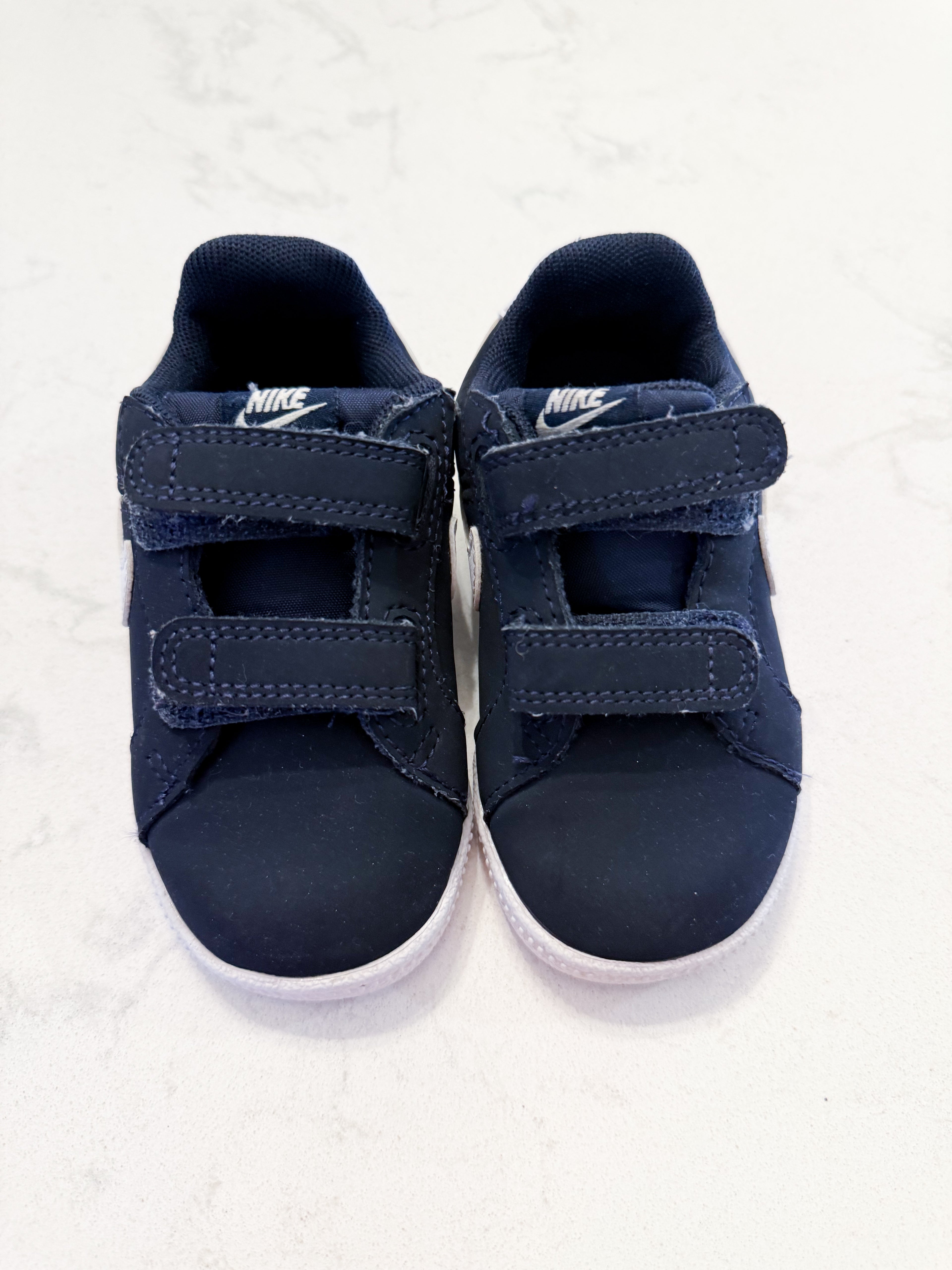 Nike- 6C- GUC- navy blue Velcro shoes with white accents