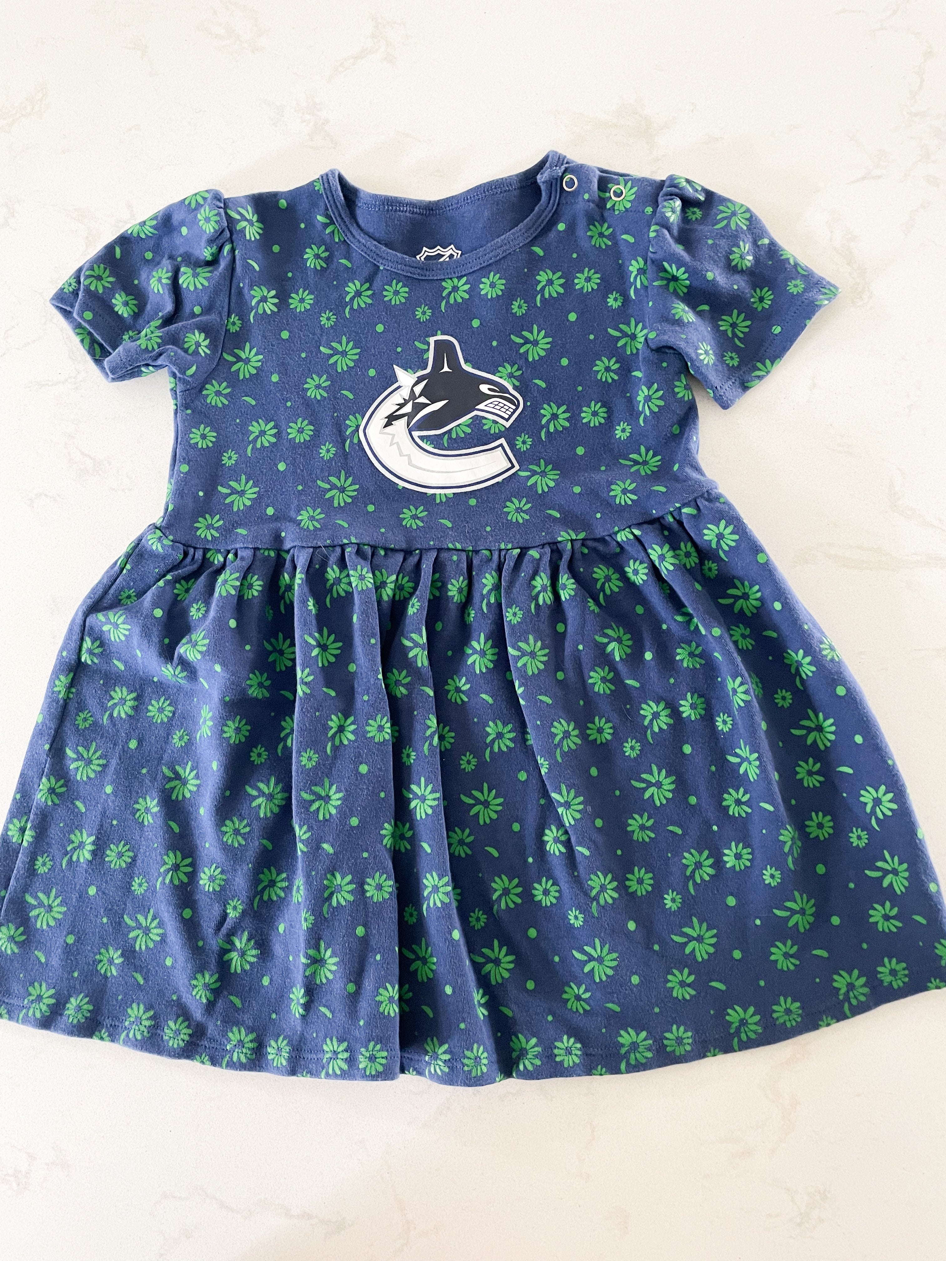 NHL-4T- GUC- Vancouver Canucks dress