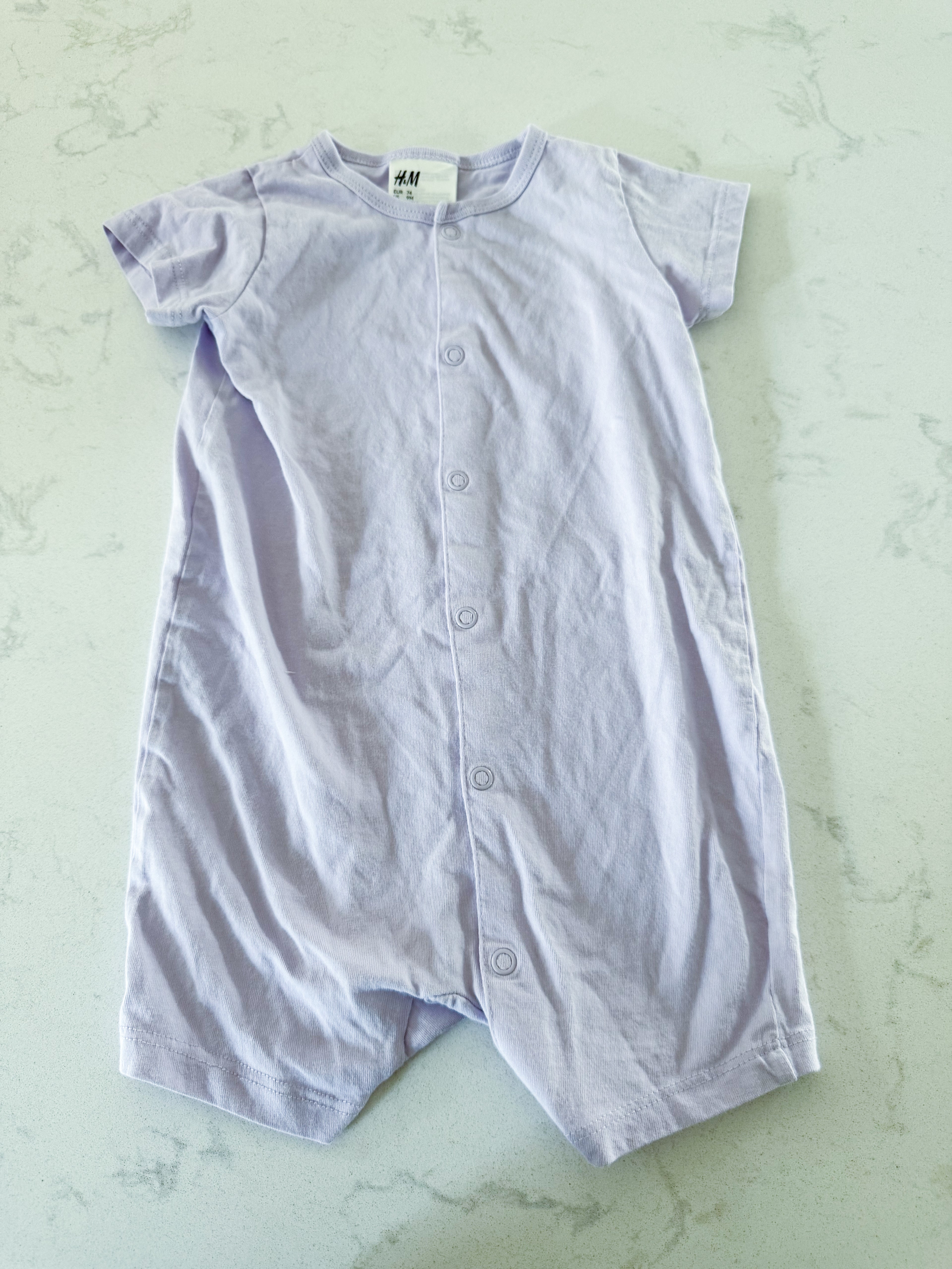 H&M- 9m- VGUC- light purple shortie romper/ pajamas button up