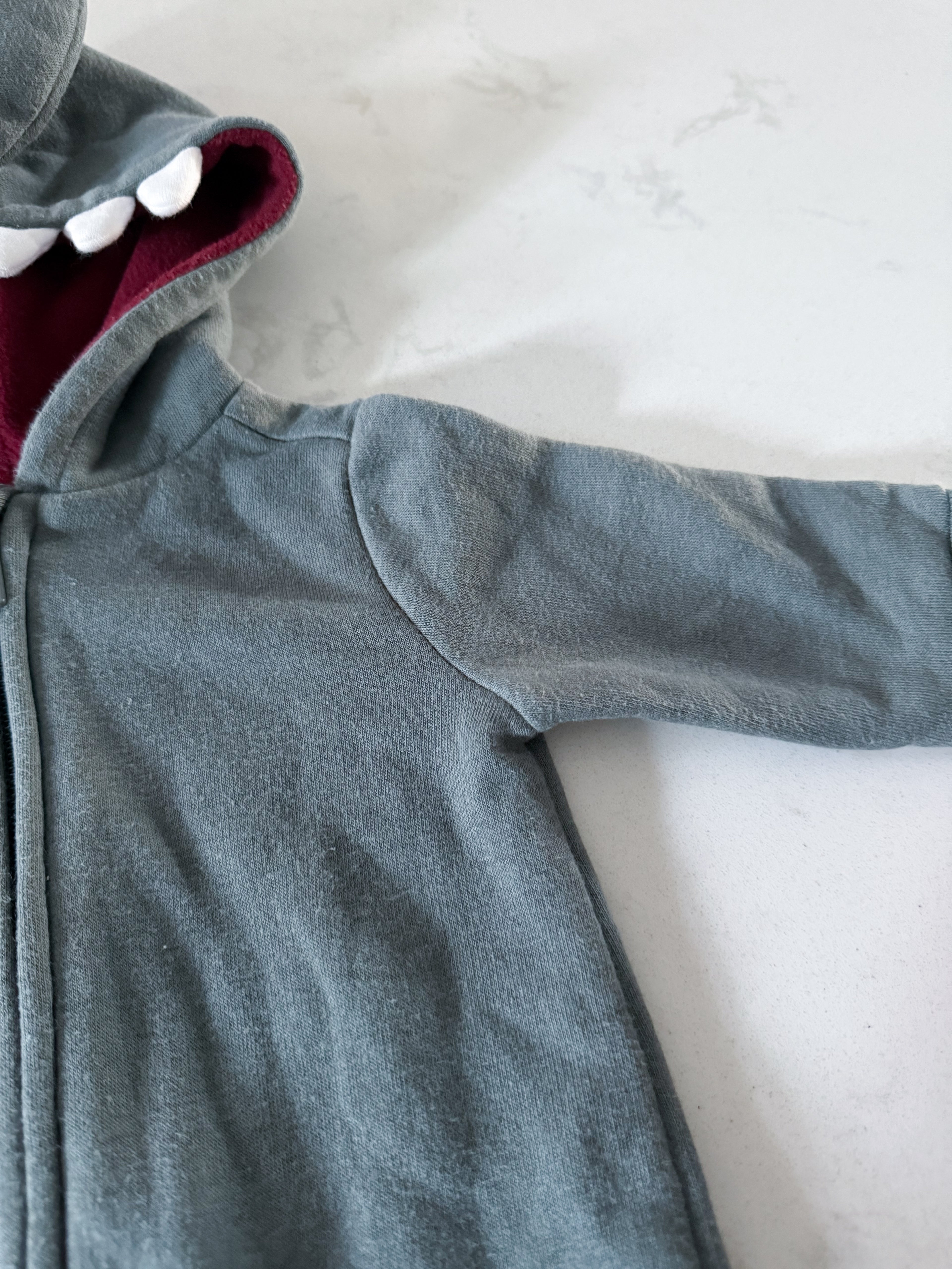 Old Navy- 0-3m- GUC- grey shark fleece lined romped with hood