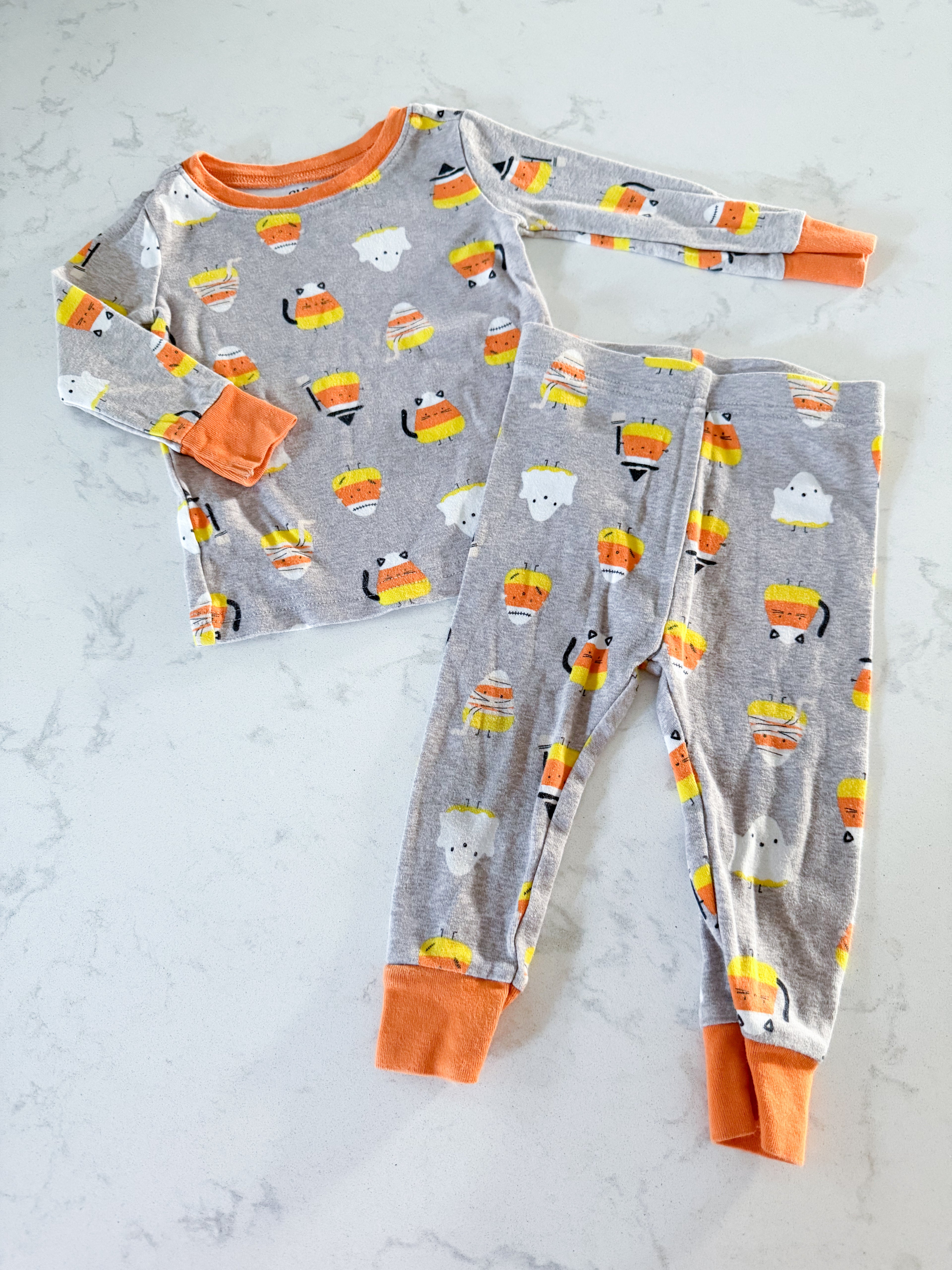 Old Navy- 12-18m- VGUC- grey two piece Halloween pajamas with candy corn and ghosts