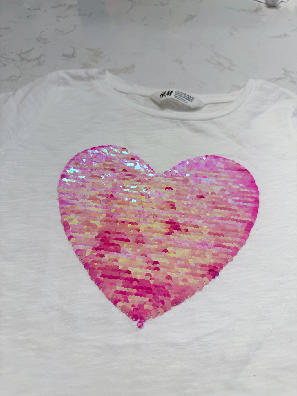 H&M- 8-10Y- VGUC- white t shirt with sequin heart