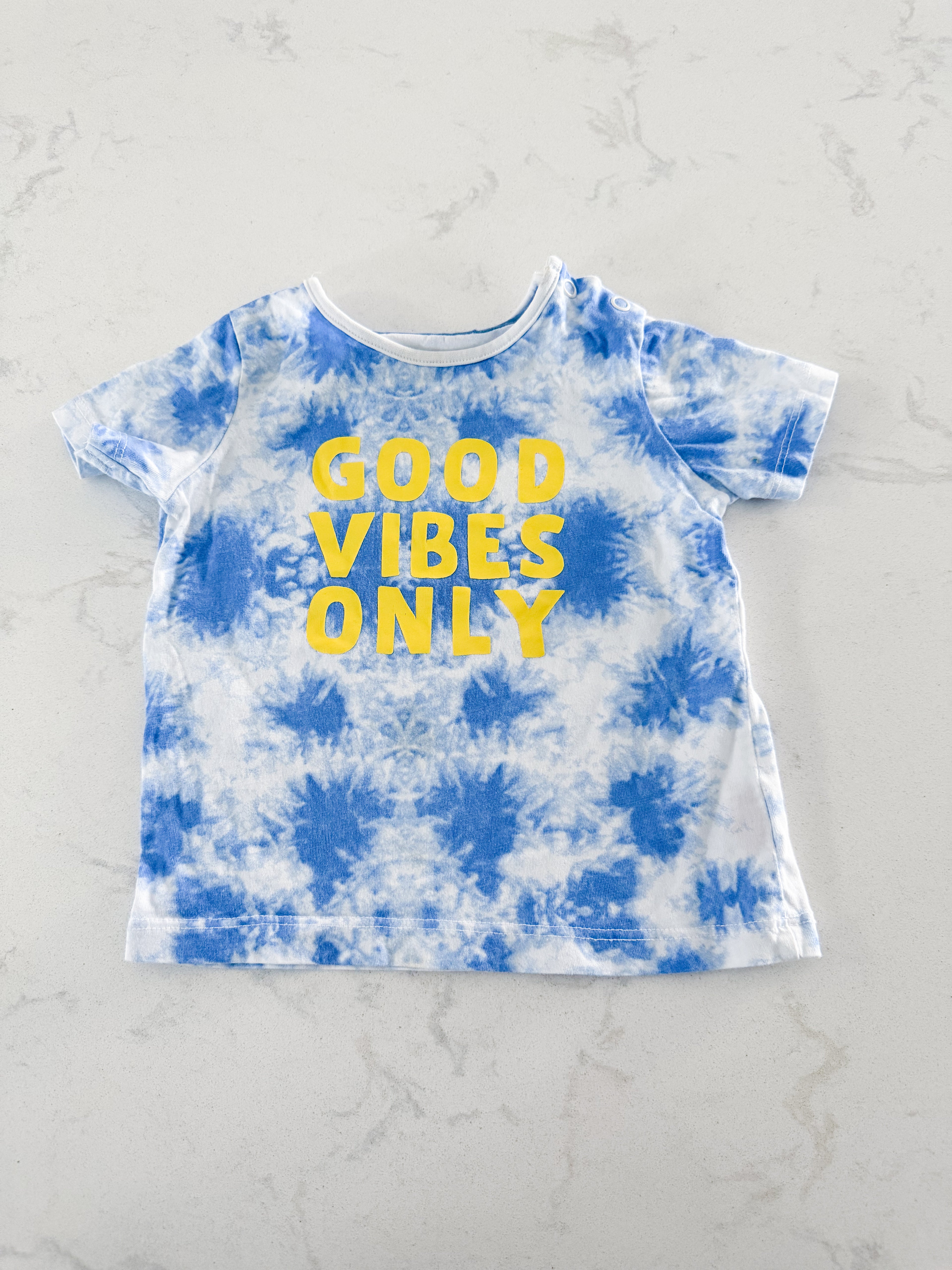 Fred and Flo- 6-9m- VGUC- white t shirt with blue tie dye and yellow writing
