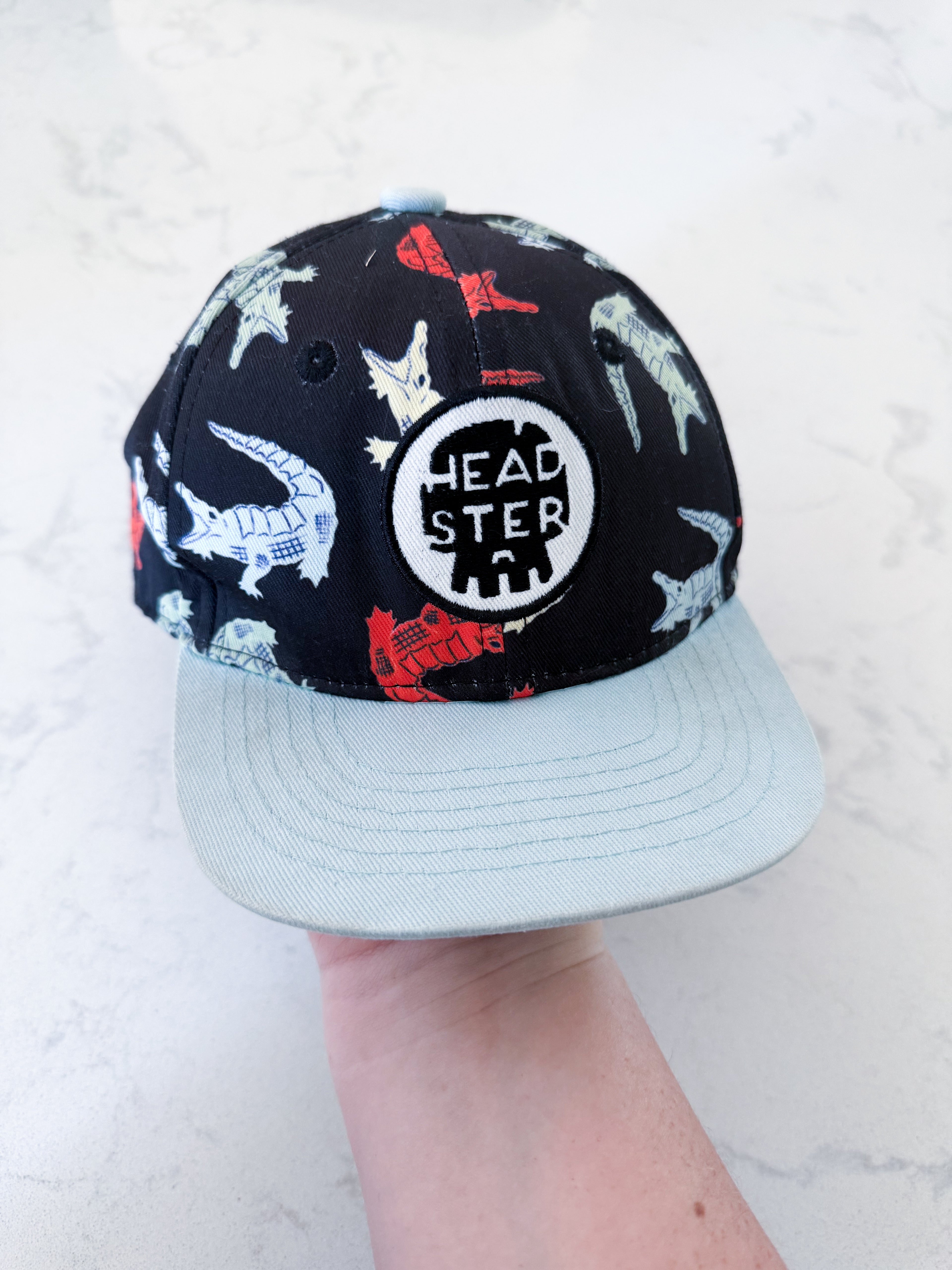 Headster- 48cm- PLAY- ice blue brim black hat with gators