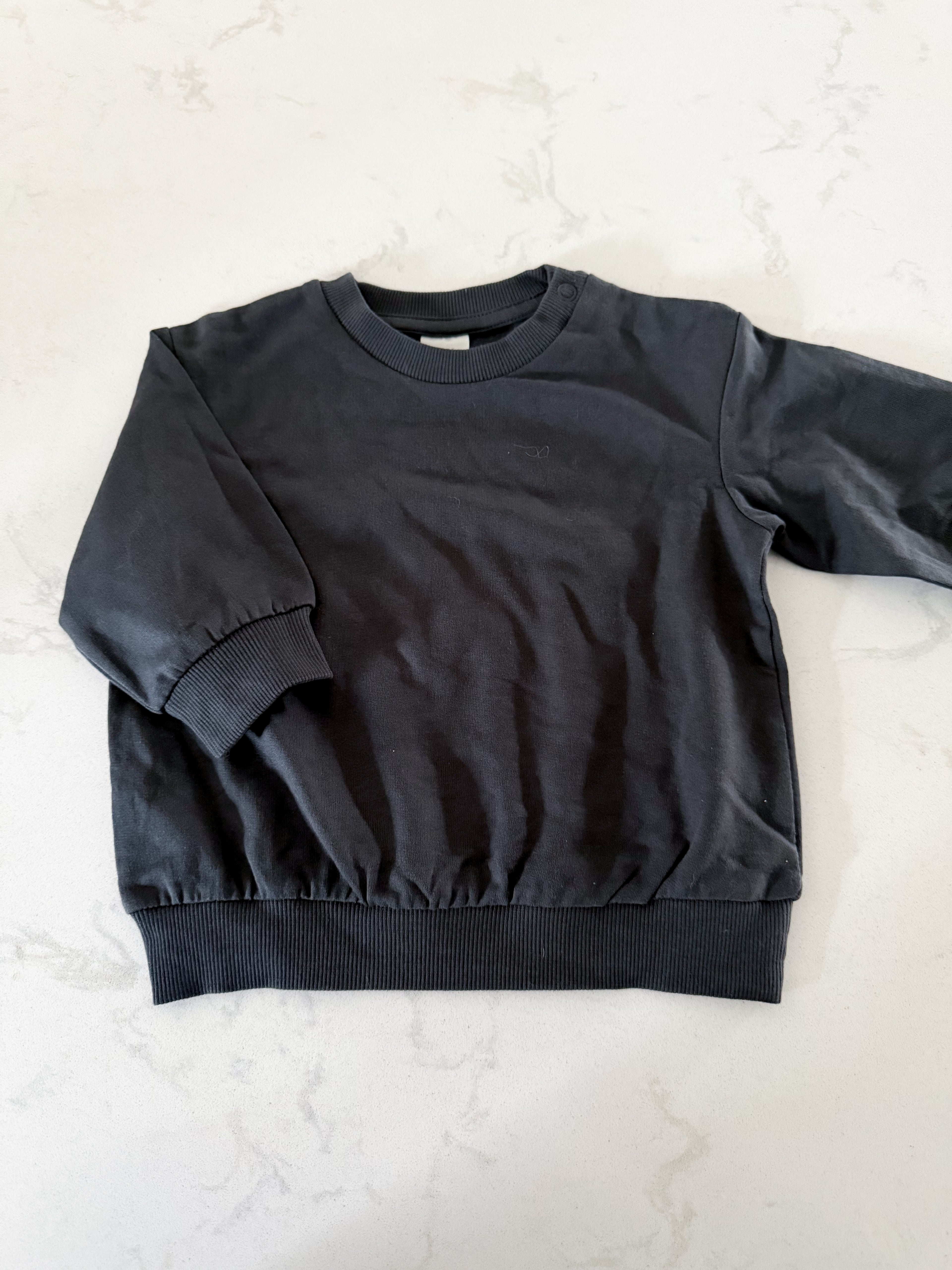 H&M- 3-6m- VGUC- black crewneck