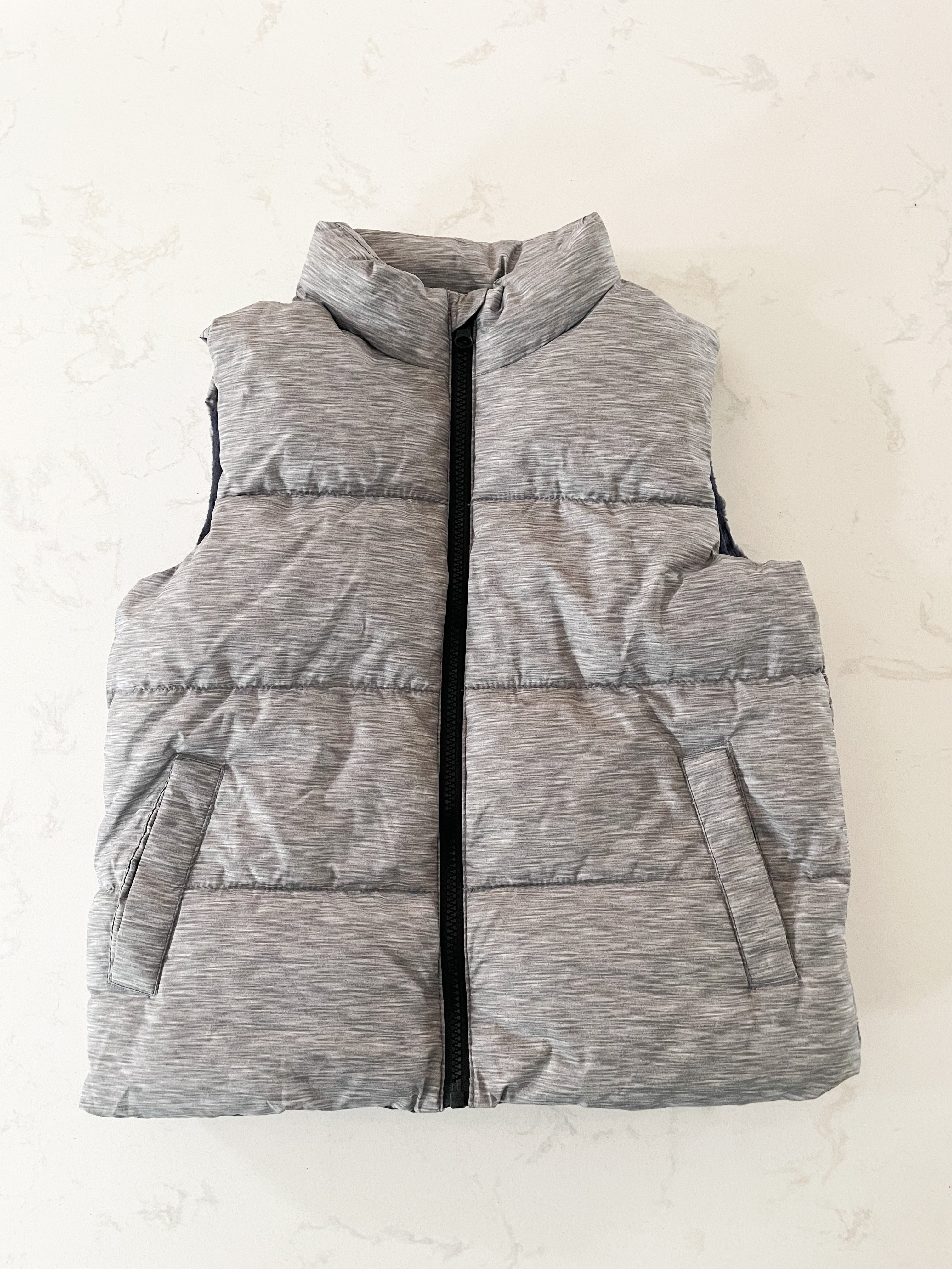 Old Navy- 6-7Y- VGUC- grey puffer vest